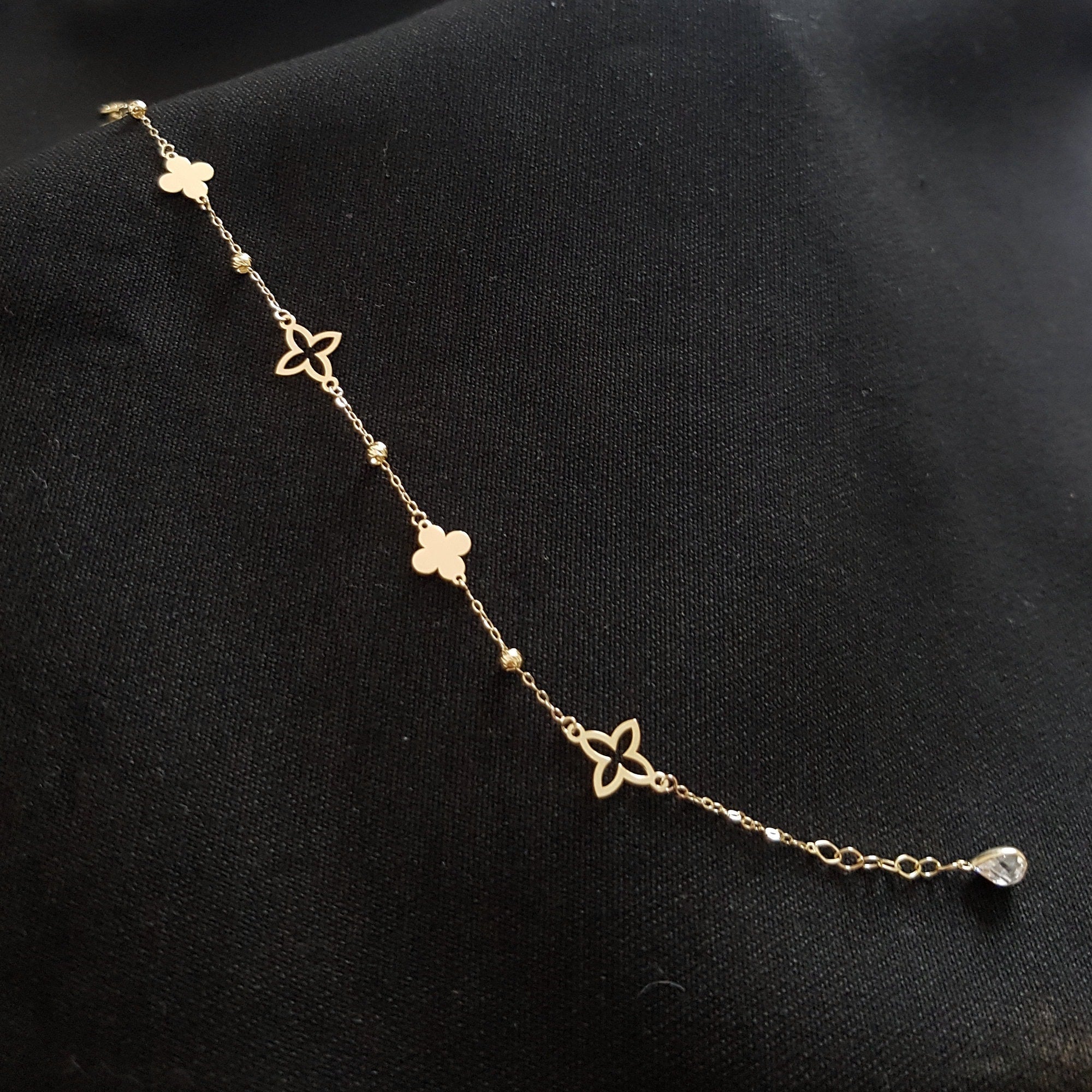 14K Äkta Guld Armband Dam – Klöver Armband med Eleganta Detaljer - Noxlookjewelry