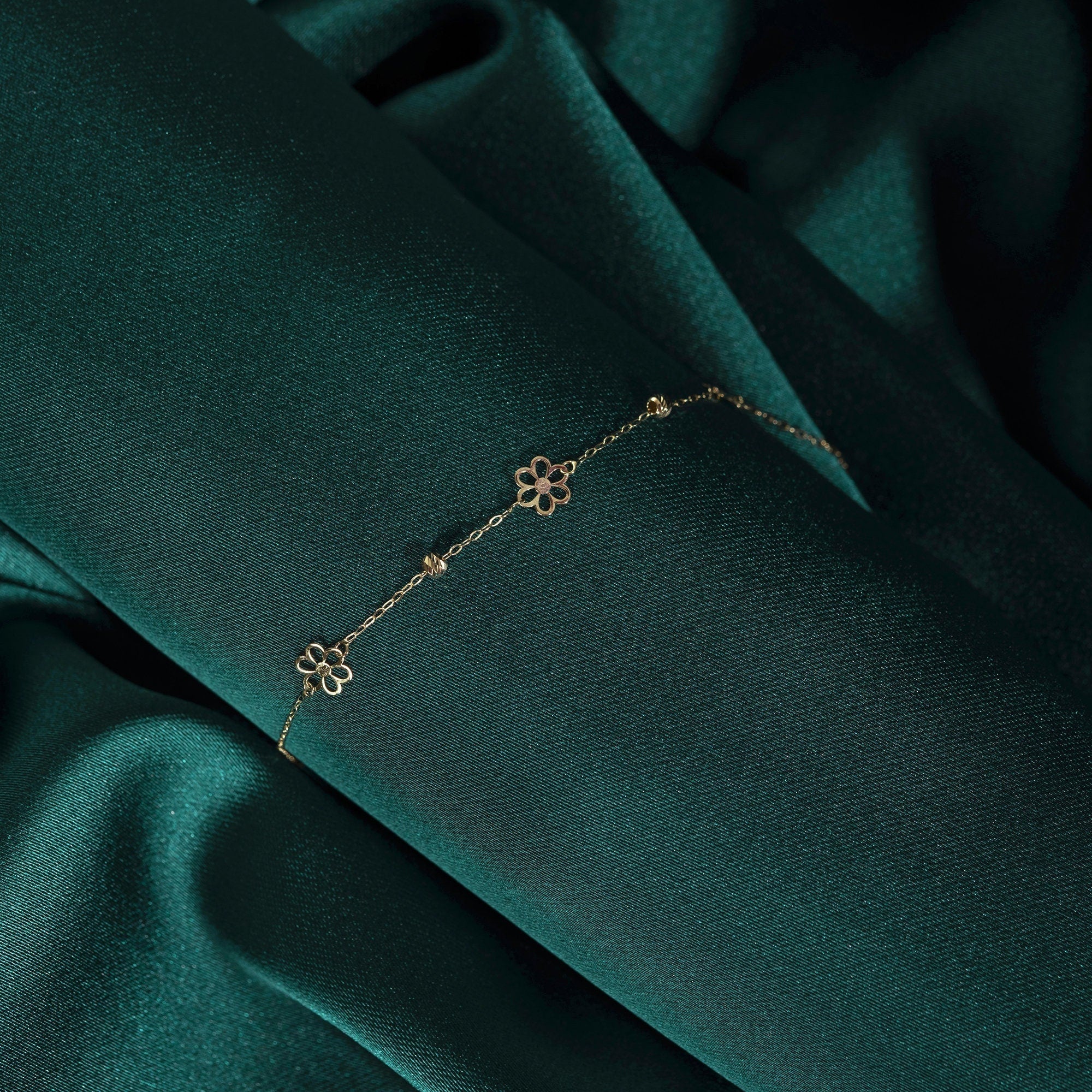 14K Äkta Guld Blomma Armband Dam – Minimalistiskt Blommigt Guldarmband - Noxlookjewelry