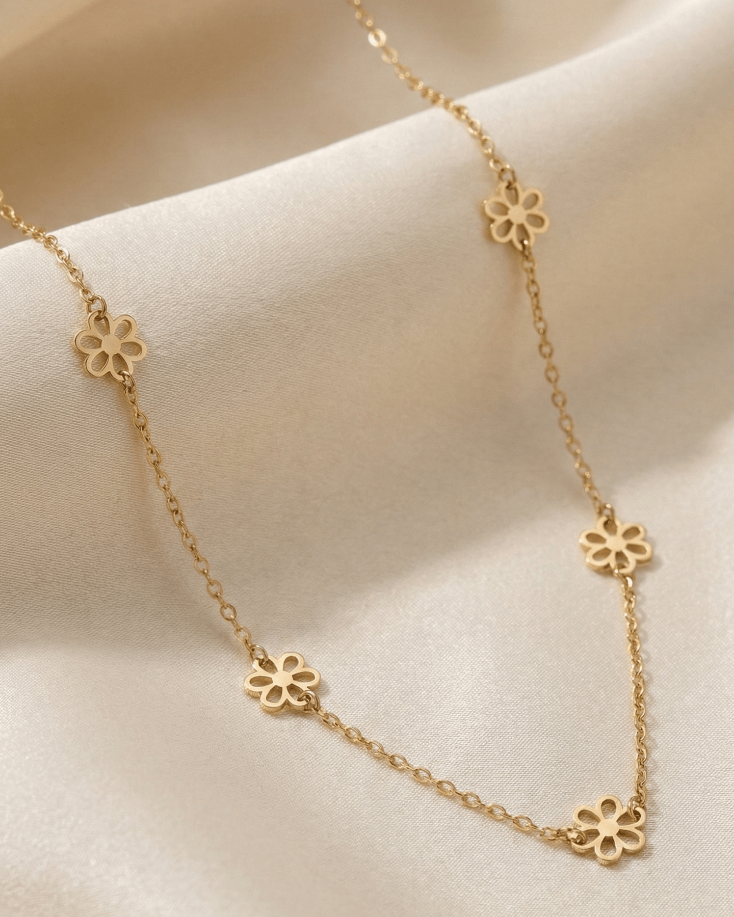 14K Äkta Guld Blomma Halsband Dam – Elegant Blomster Halsband i 585 Guld - Noxlookjewelry