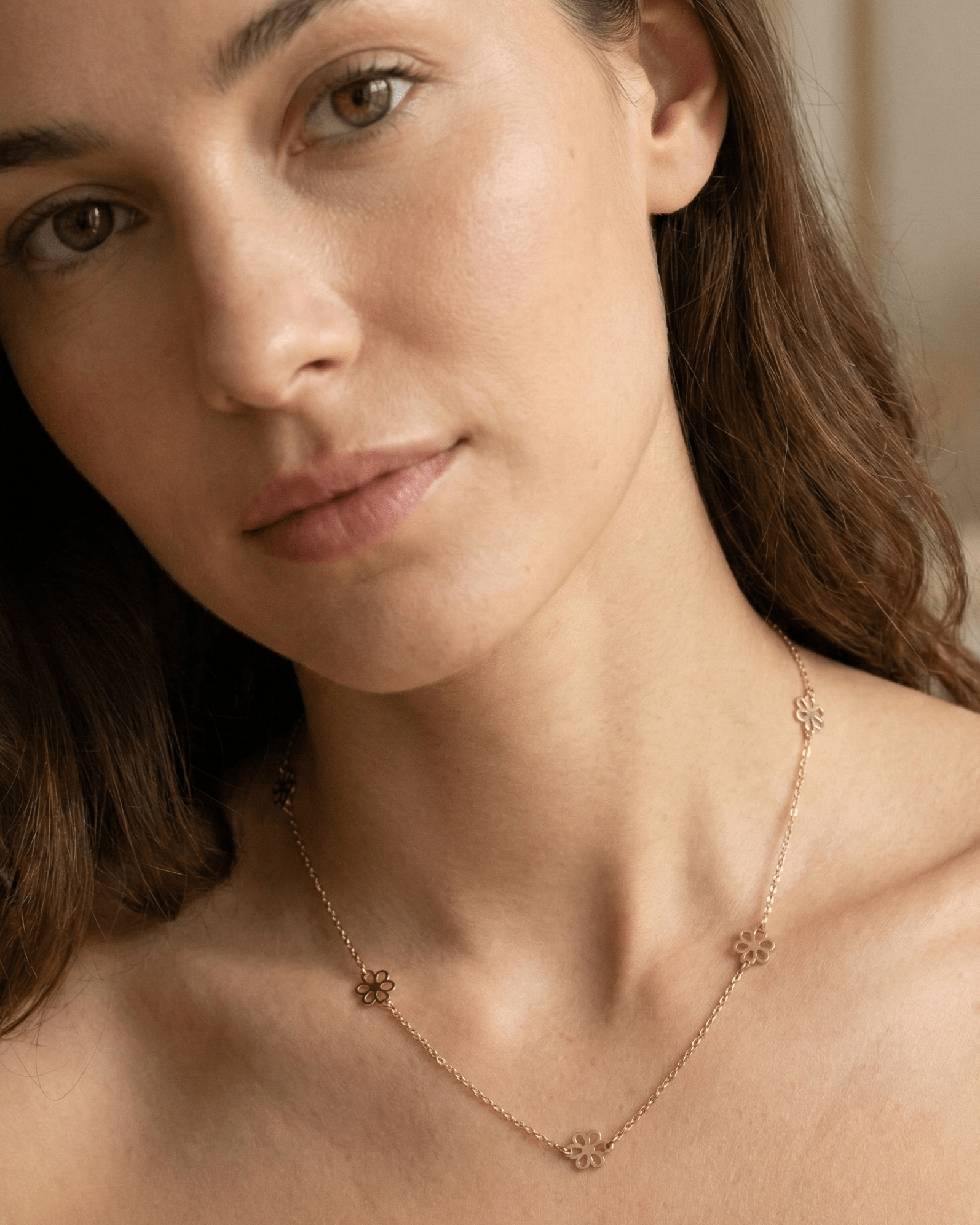 14K Äkta Guld Blomma Halsband Dam – Elegant Blomster Halsband i 585 Guld - Noxlookjewelry