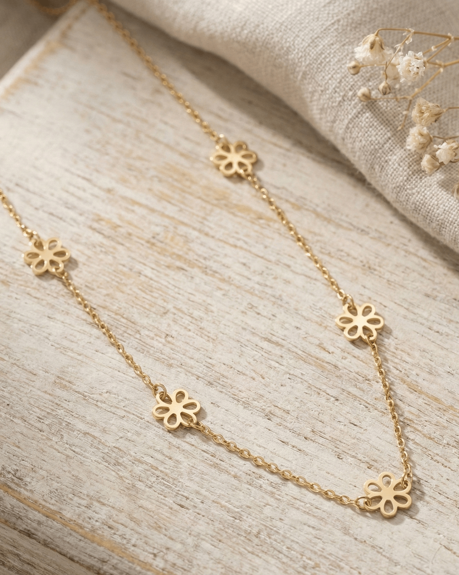 14K Äkta Guld Blomma Halsband Dam – Elegant Blomster Halsband i 585 Guld - Noxlookjewelry