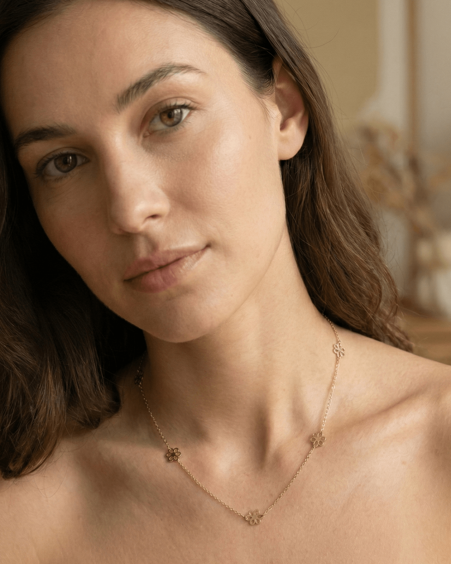 14K Äkta Guld Blomma Halsband Dam – Elegant Blomster Halsband i 585 Guld - Noxlookjewelry
