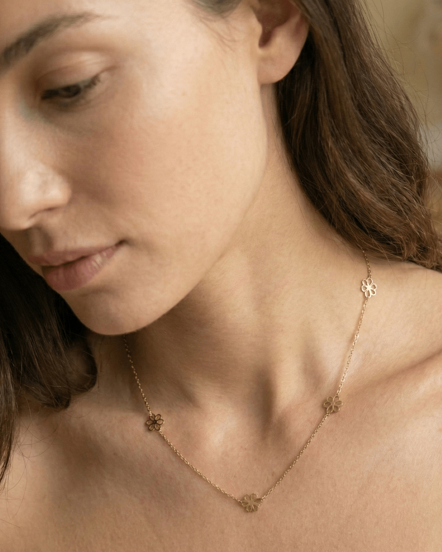 14K Äkta Guld Blomma Halsband Dam – Elegant Blomster Halsband i 585 Guld - Noxlookjewelry