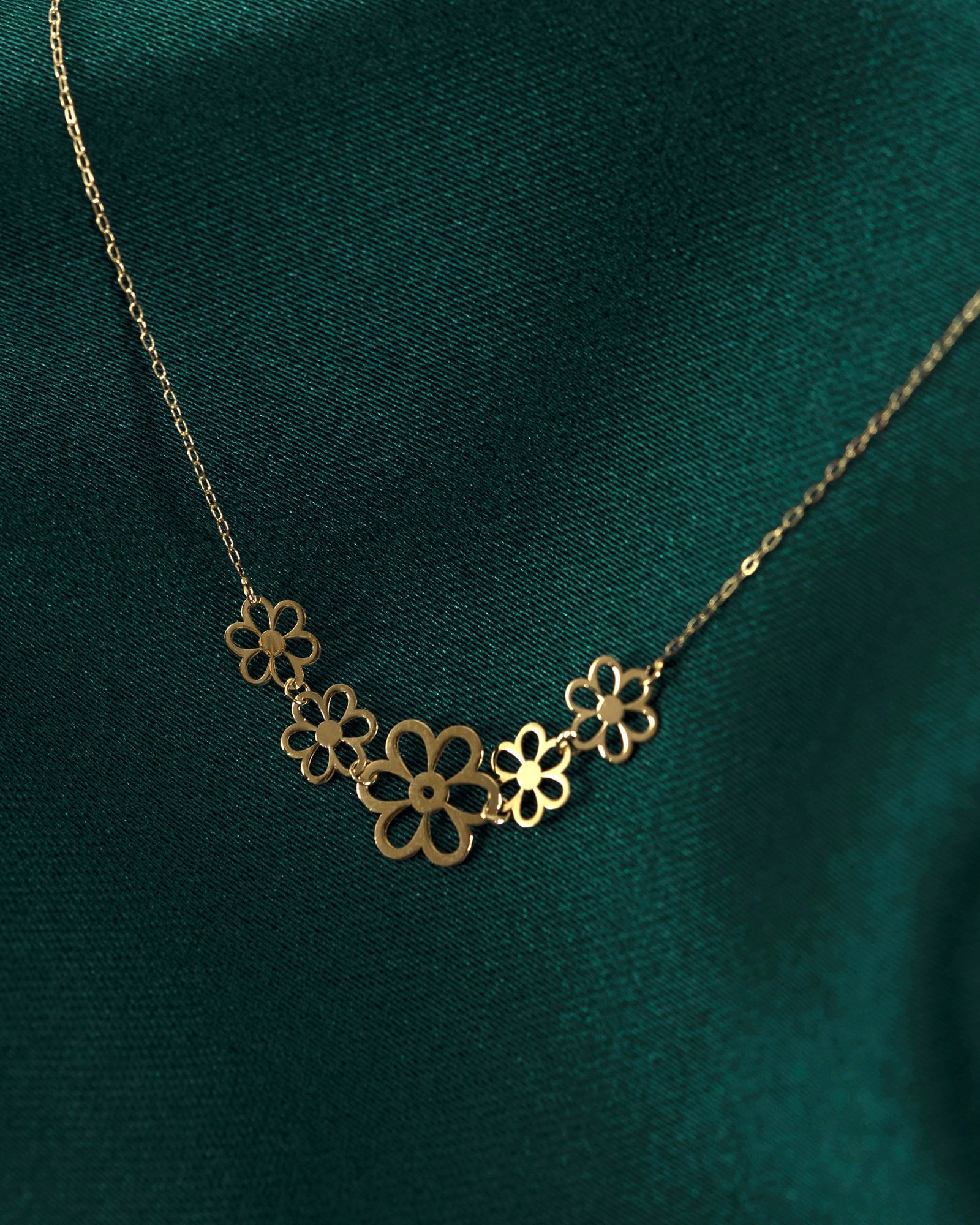 14K Äkta Guld Blomster Halsband Dam – Elegant Blomma Halsband i 585 Guld - Noxlookjewelry