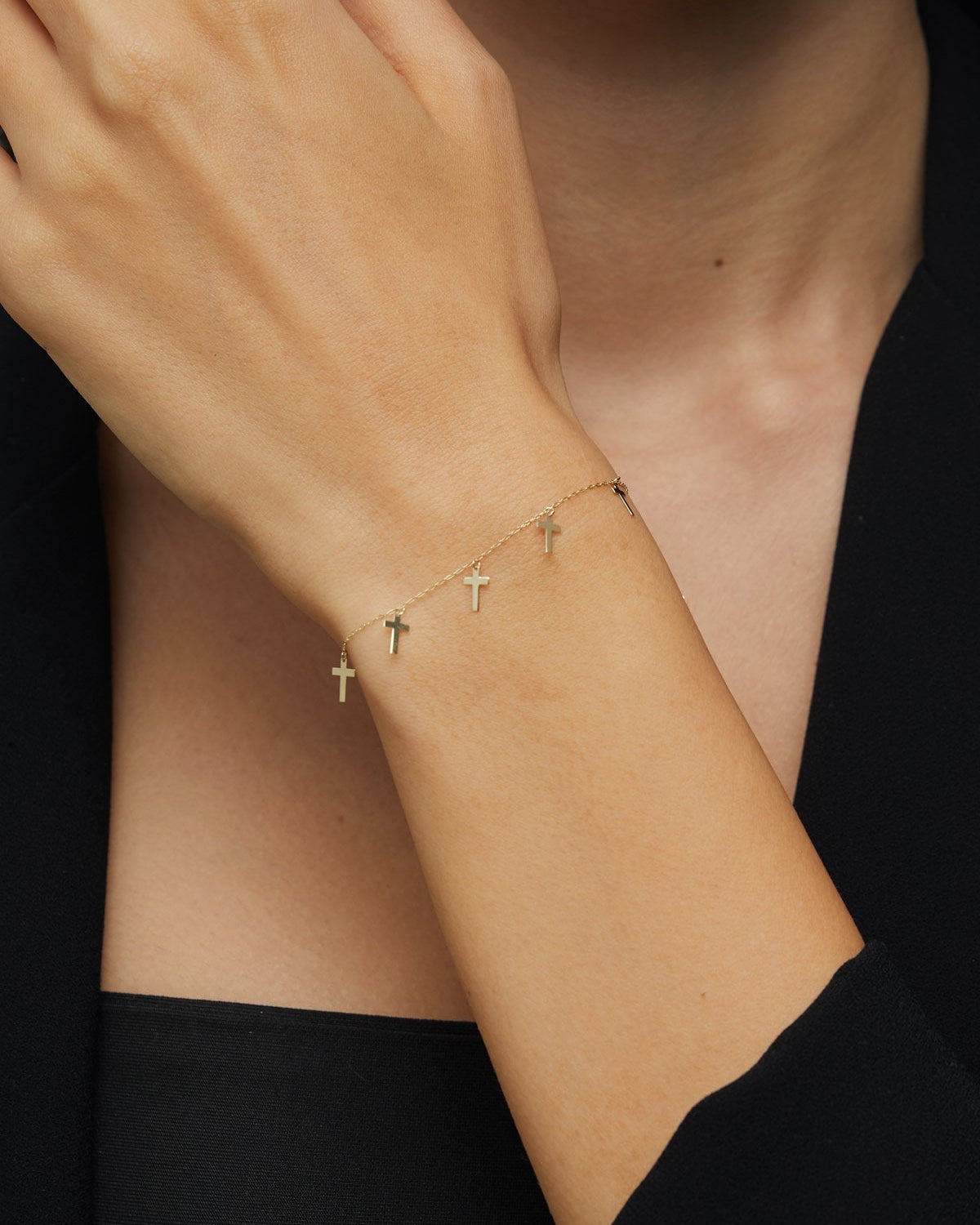14K Äkta Guld Kors Armband Dam – Minimalistiskt Guldarmband med Kors - Noxlookjewelry