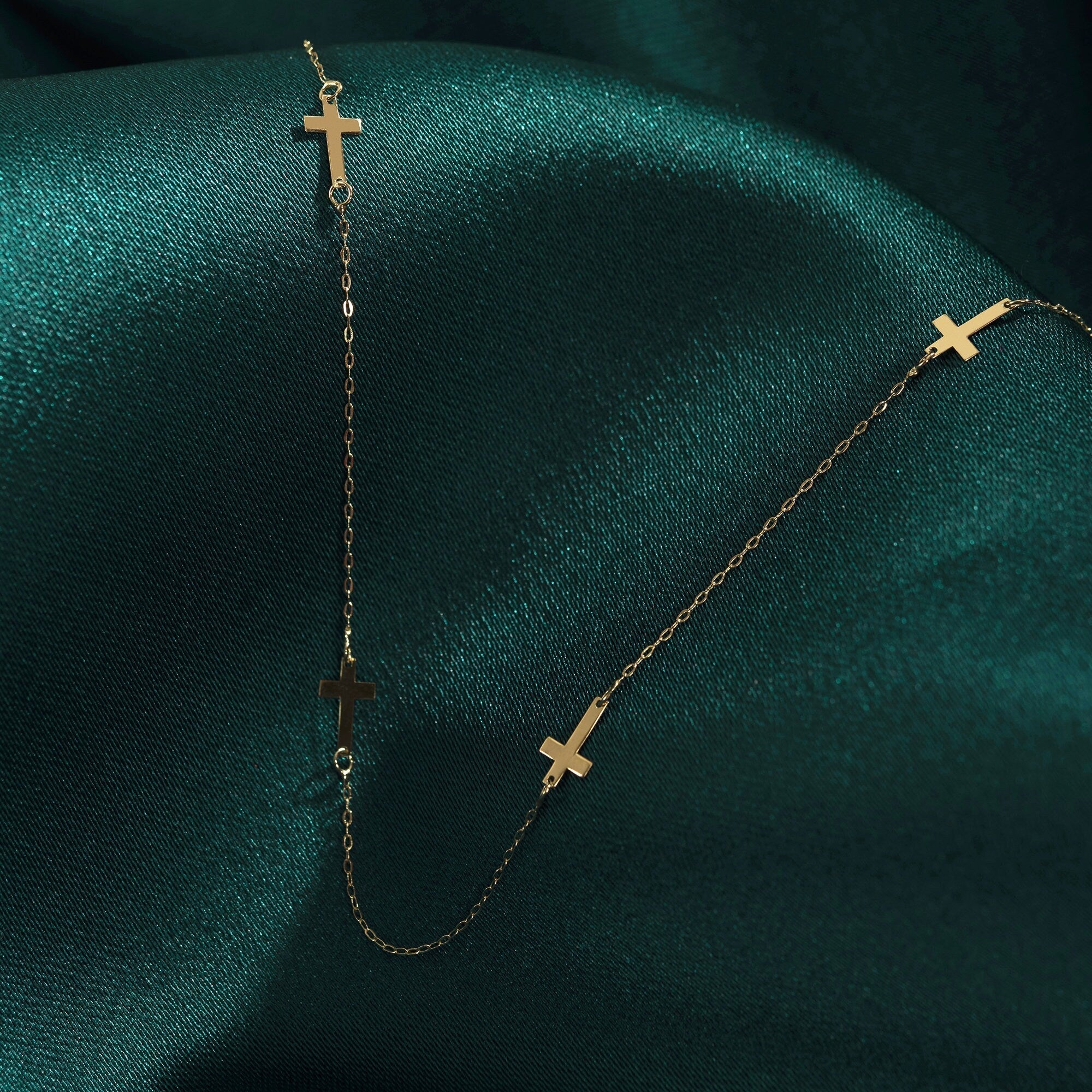 14K Äkta Guld Kors Halsband Dam – Minimalistiskt Guldhalsband - Noxlookjewelry