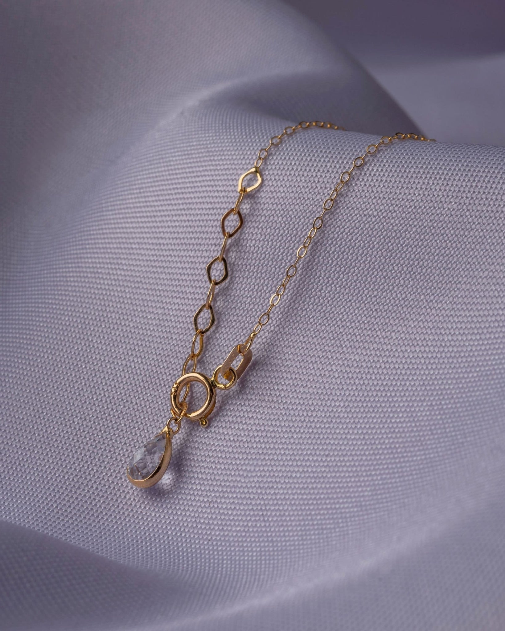 14K Äkta Guld Krona Halsband Dam – Minimalistiskt Kron Smycke - Noxlookjewelry