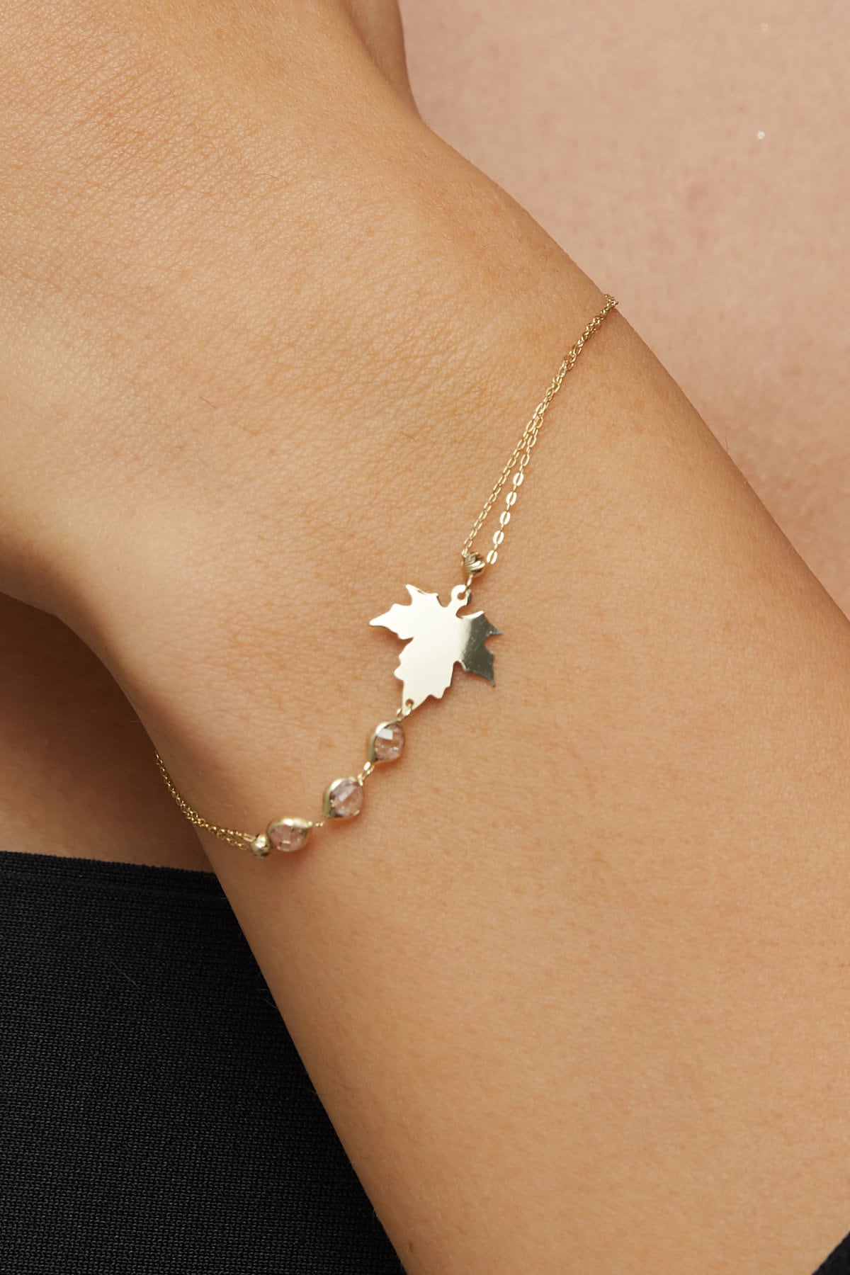 14K Äkta Guld Löv Armband Dam – Elegant Naturinspirerat Guldarmband - Noxlookjewelry