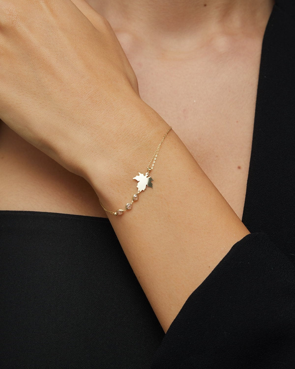 14K Äkta Guld Löv Armband Dam – Elegant Naturinspirerat Guldarmband - Noxlookjewelry