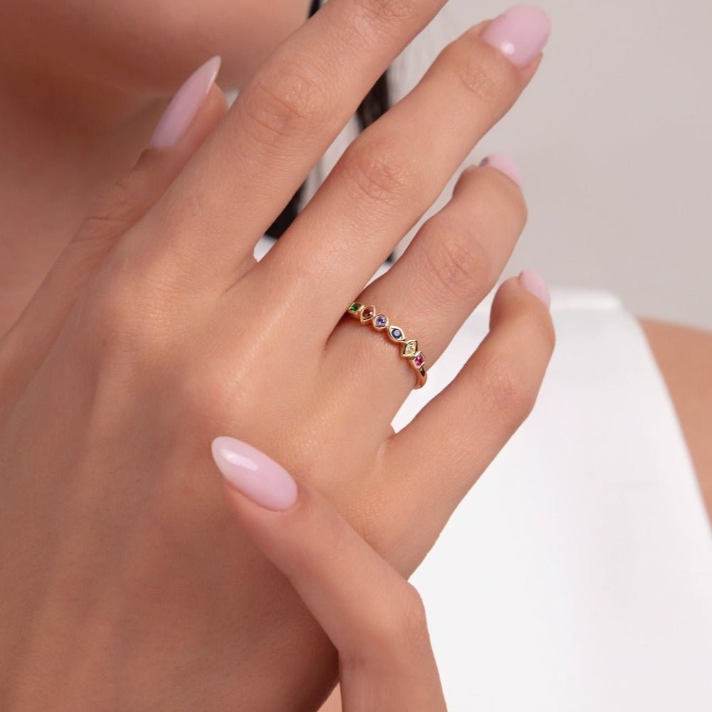 14K Äkta Guld Ring Dam med Färgade Stenar – Elegant Regnbågsring i Modern Design - Noxlookjewelry