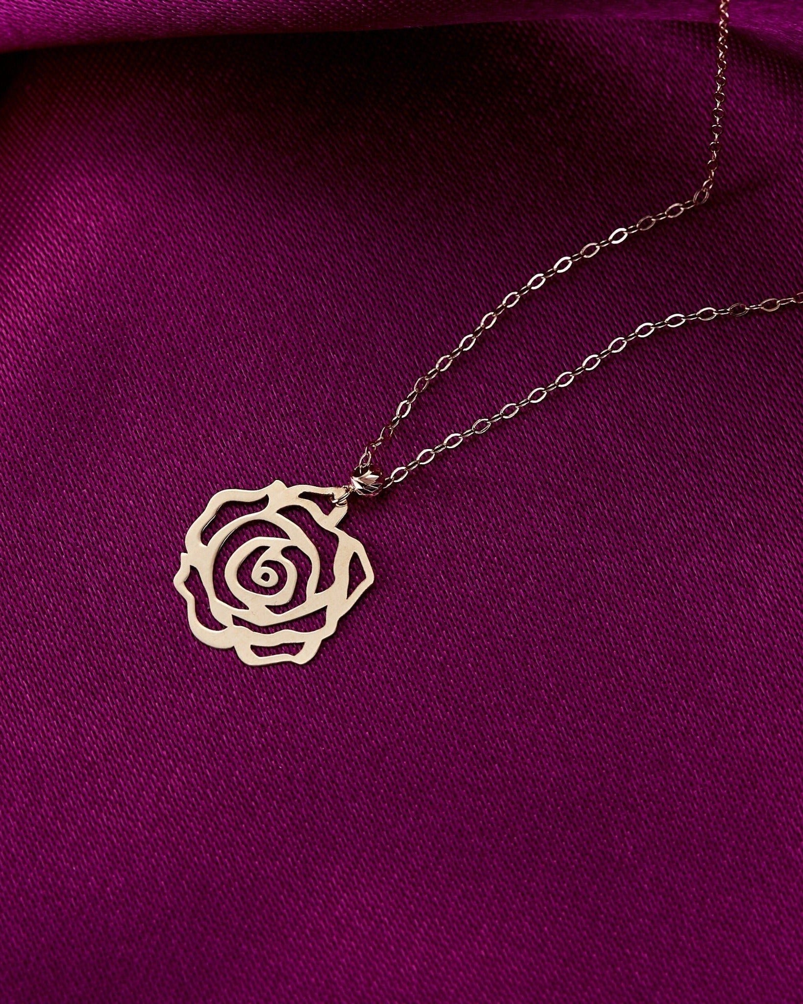 14K Äkta Guld Ros Halsband Dam – Minimalistiskt Flower Smycke - Noxlookjewelry