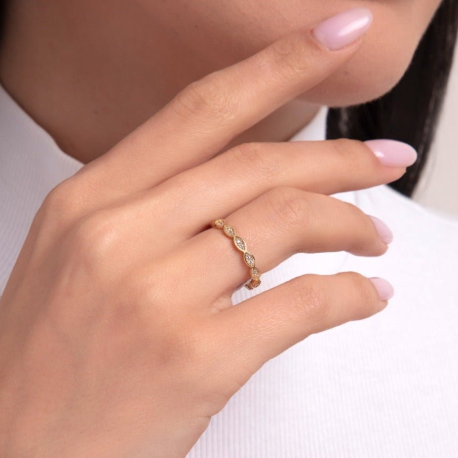 14K Guld Alliansring för Dam – Elegant Ring med Stenar i Marquise Design - Noxlookjewelry