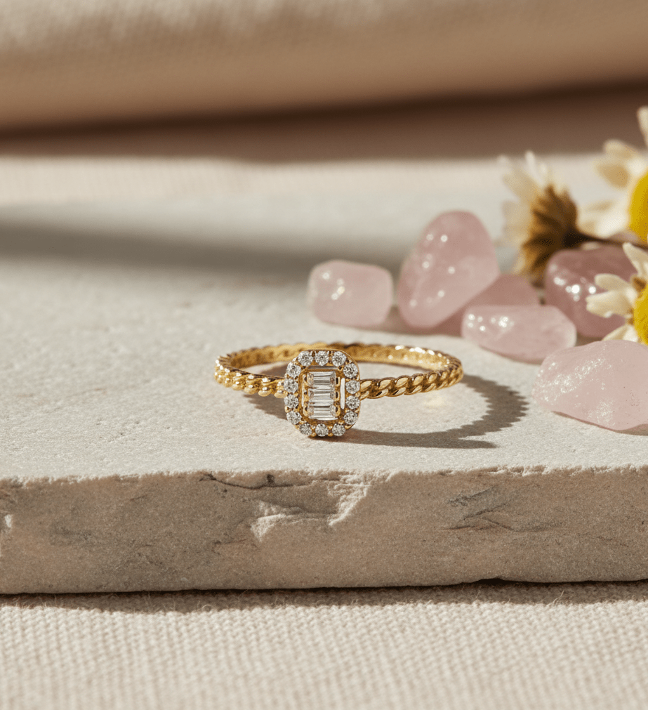 14K Guld Halo Ring med Baguette Stenar – Elegant Tunn Rope Band Ring - Noxlookjewelry