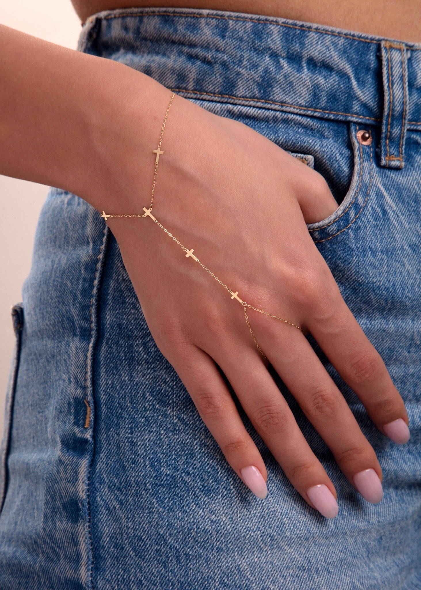 14K Guld Handkedja Dam Med Korsdetaljer Och Elegant Minimalistisk Design - Noxlookjewelry