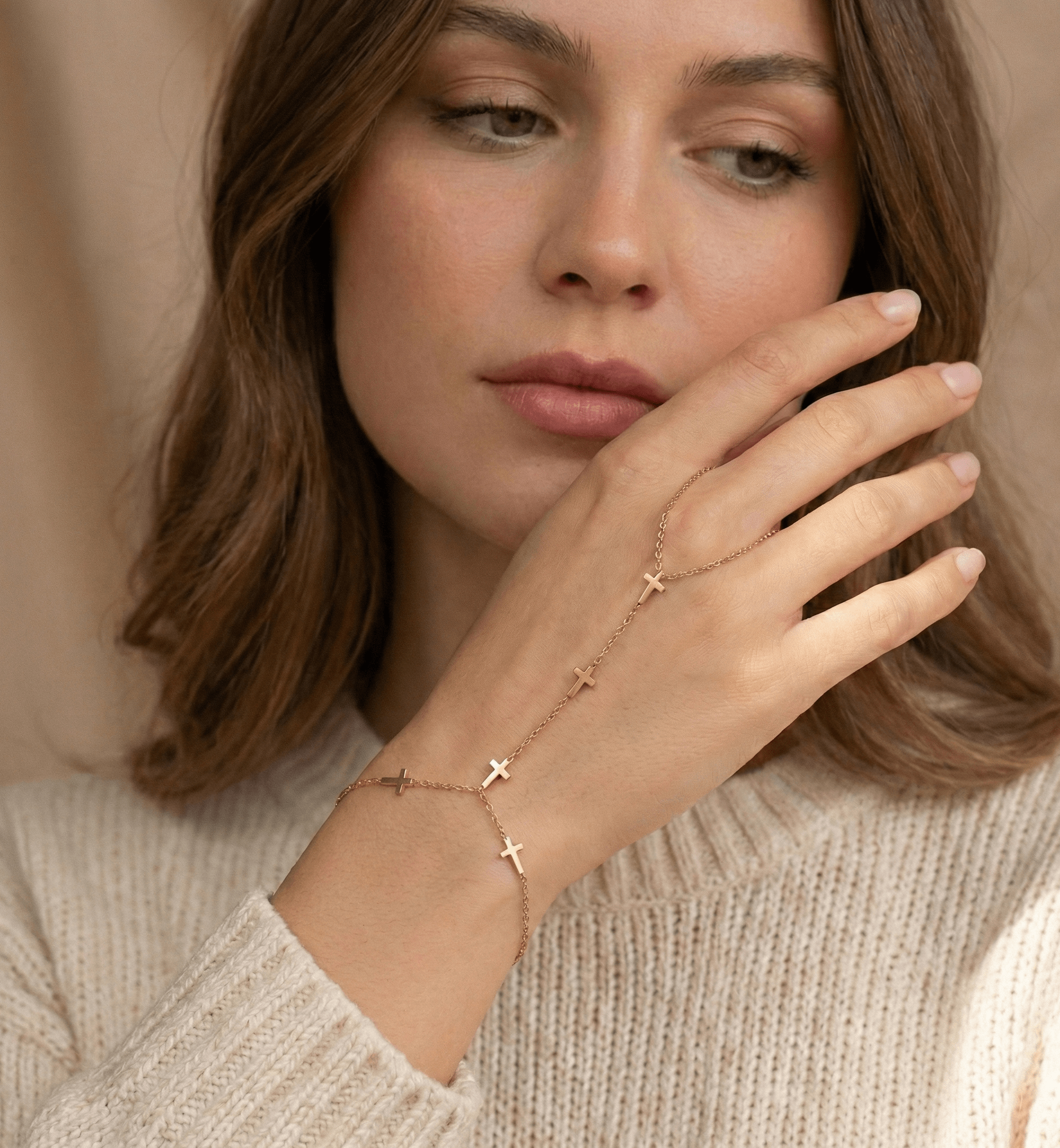 14K Guld Handkedja Dam Med Korsdetaljer Och Elegant Minimalistisk Design - Noxlookjewelry