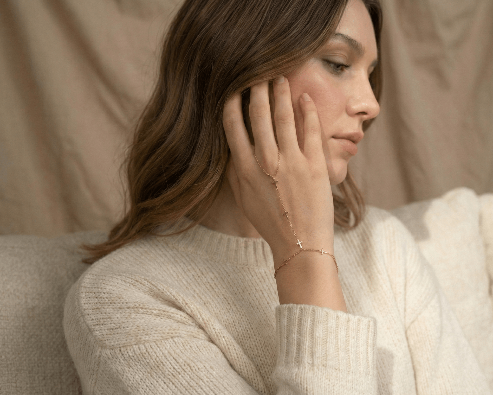 14K Guld Handkedja Dam Med Korsdetaljer Och Elegant Minimalistisk Design - Noxlookjewelry