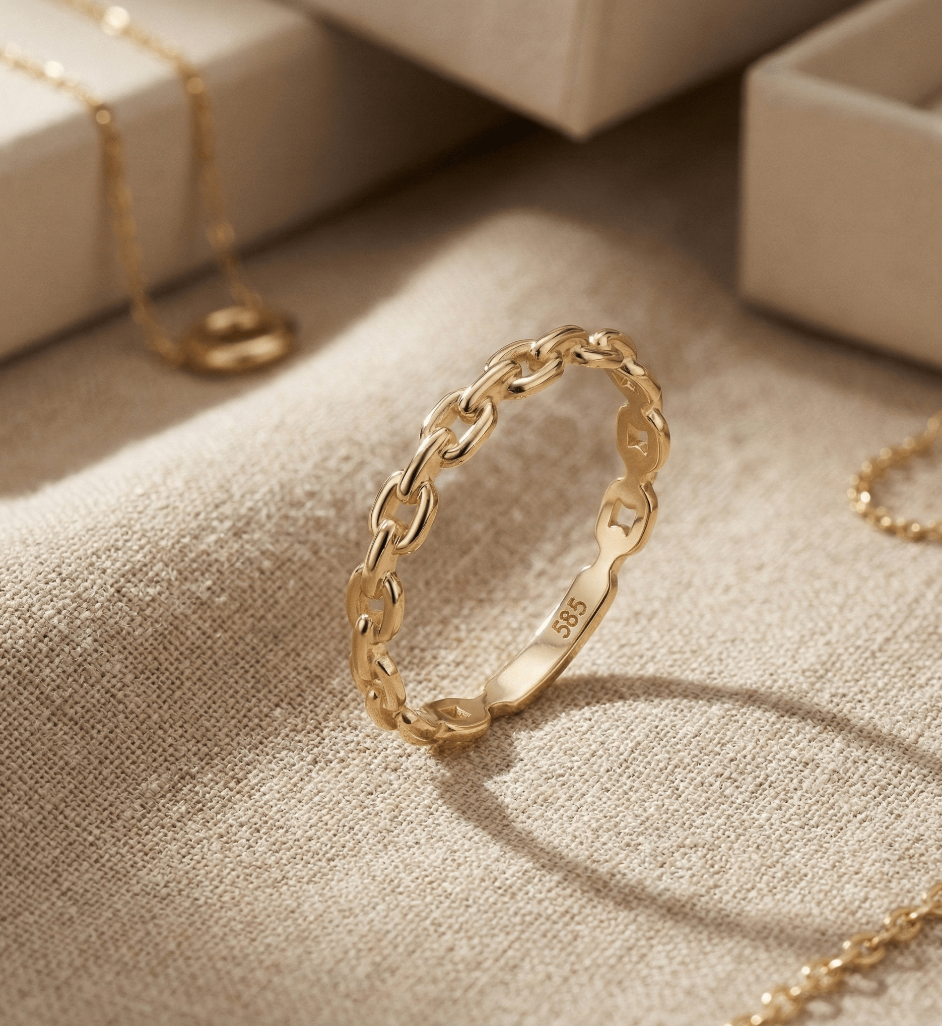 14K Guld Kedjering för Dam – Elegant Tunn Ring i Kedjedesign - Noxlookjewelry