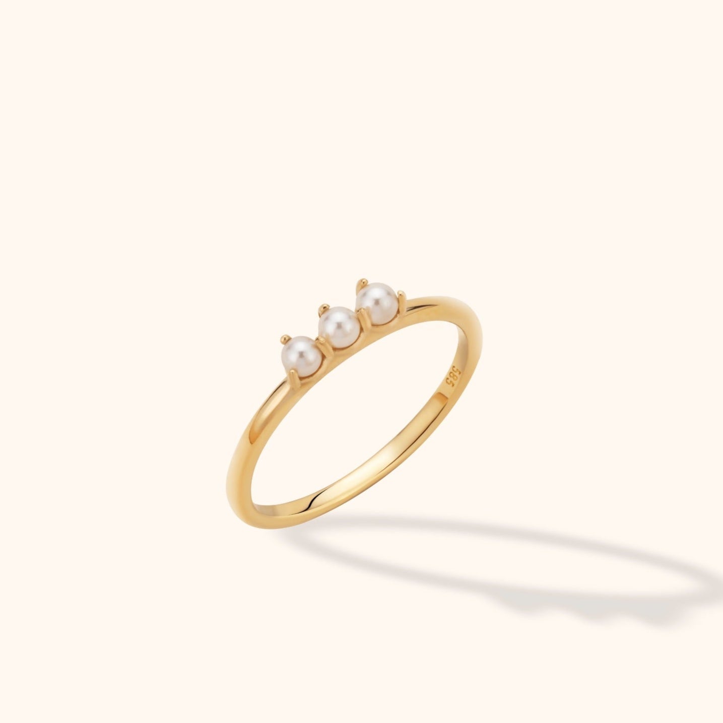 14K Guld Pärlring för Dam – Elegant Tunn Guldring med Tre Pärlor - Noxlookjewelry