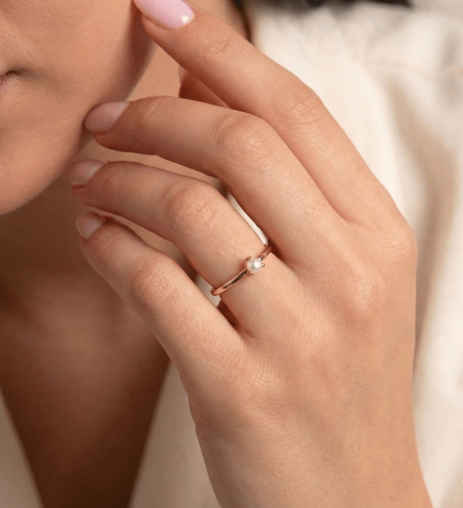 14K Guld Pärlring för Dam – Tunn Elegant Guldring med En Pärla - Noxlookjewelry