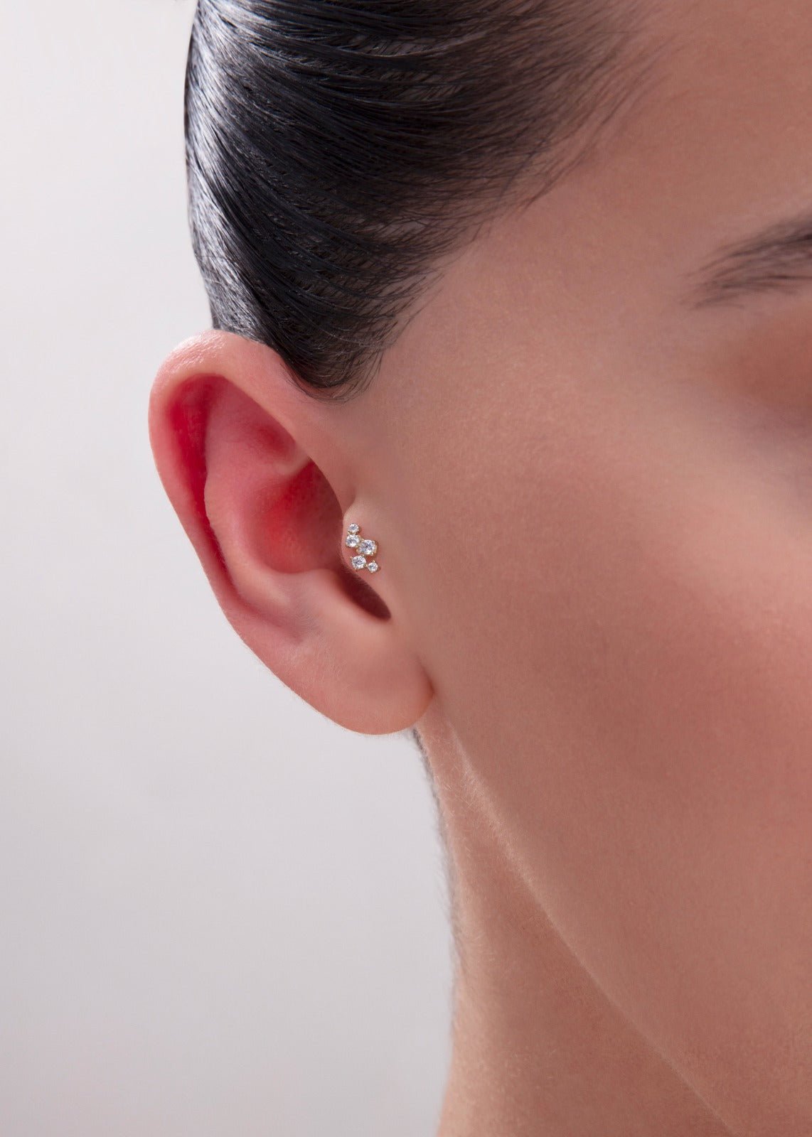 14K Guld Piercing Med Clusterdesign Och Elegant Minimalistisk Stil - Noxlookjewelry