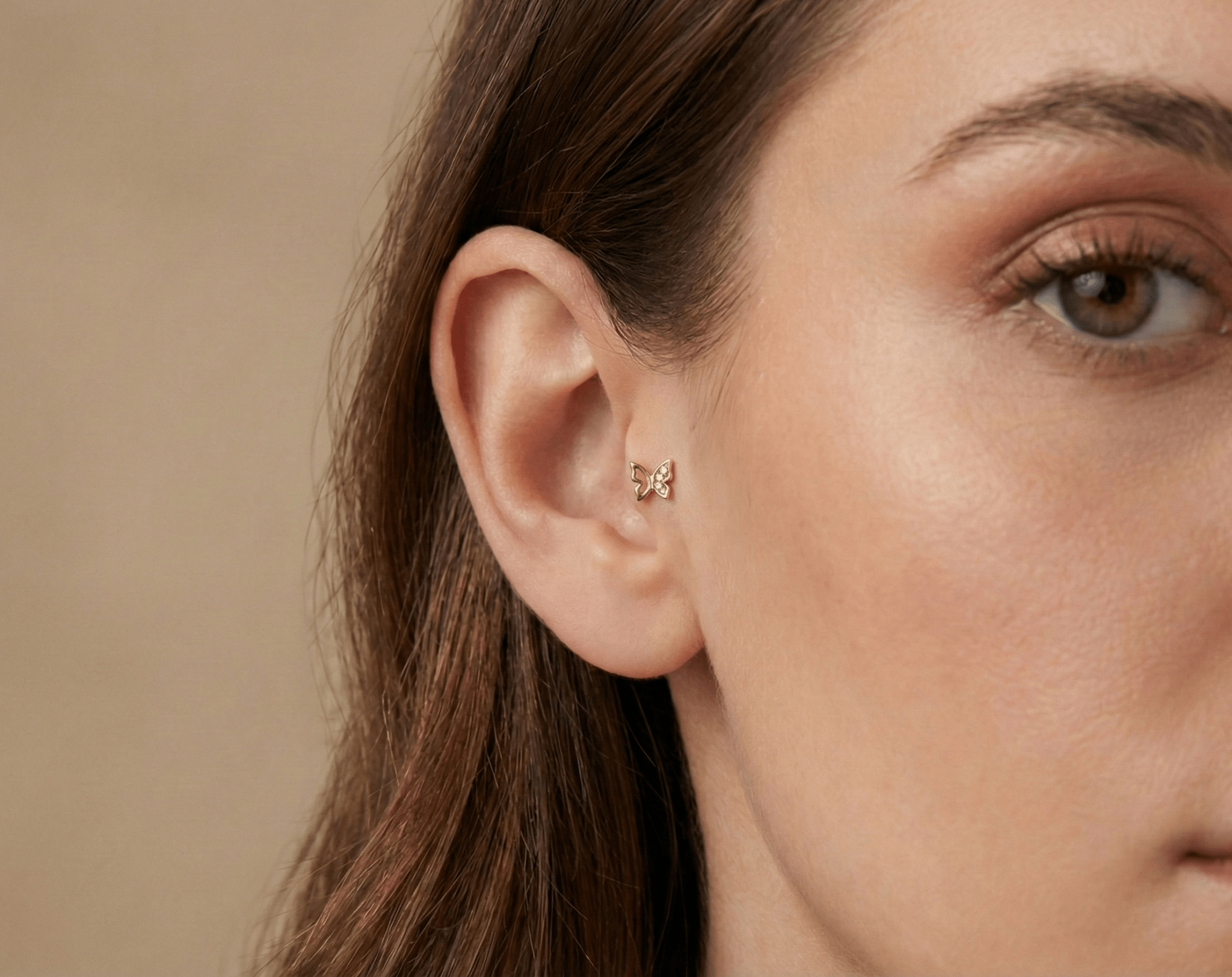 14K Guld Piercing Med Fjärilsmotiv Och Elegant Asymmetrisk Design - Noxlookjewelry