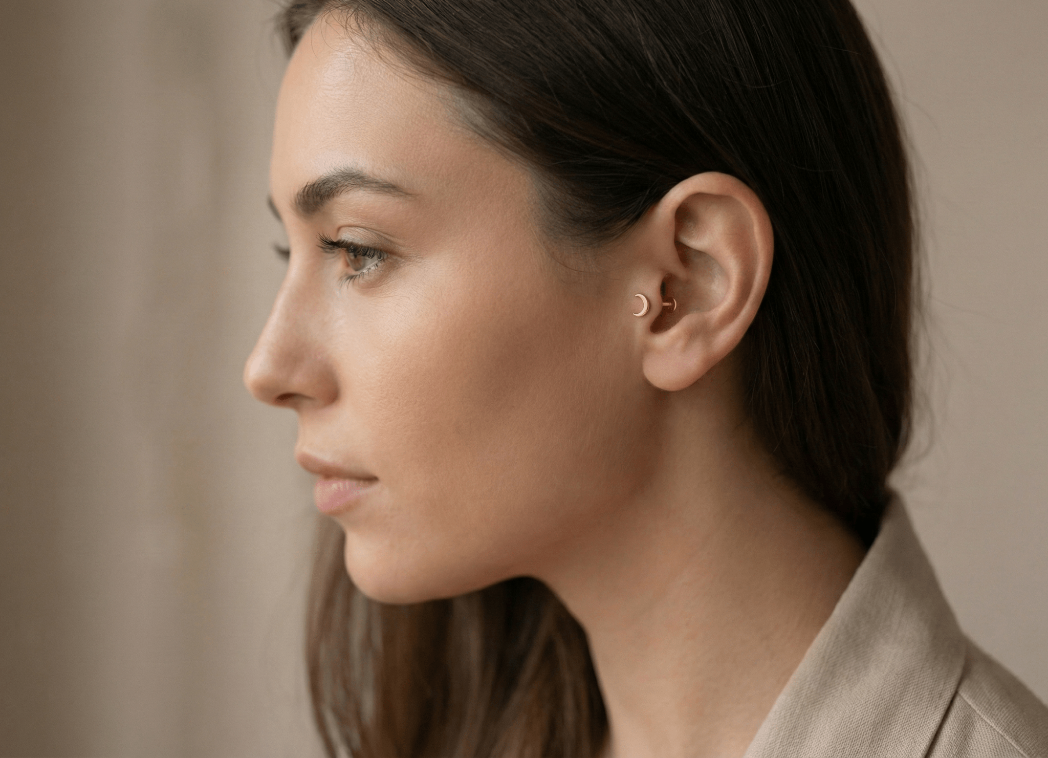 14K Guld Piercing Med Halvmånemotiv Och Elegant Minimalistisk Design - Noxlookjewelry