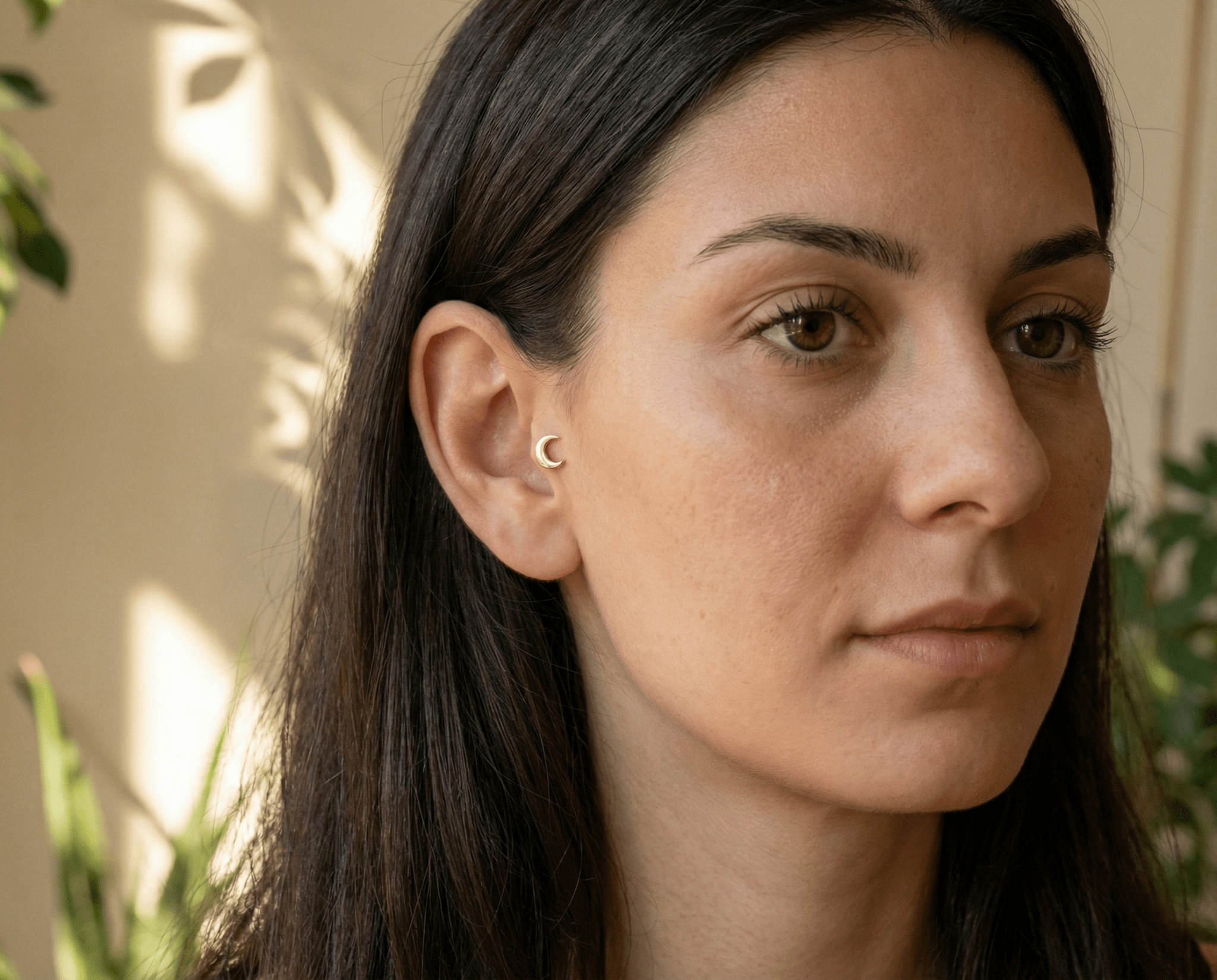 14K Guld Piercing Med Halvmånemotiv Och Elegant Minimalistisk Design - Noxlookjewelry