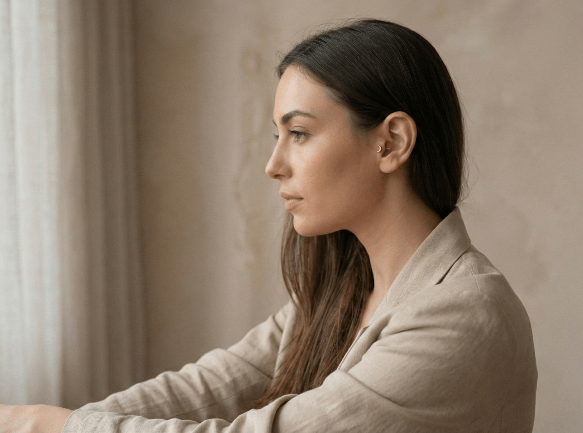 14K Guld Piercing Med Halvmånemotiv Och Elegant Minimalistisk Design - Noxlookjewelry