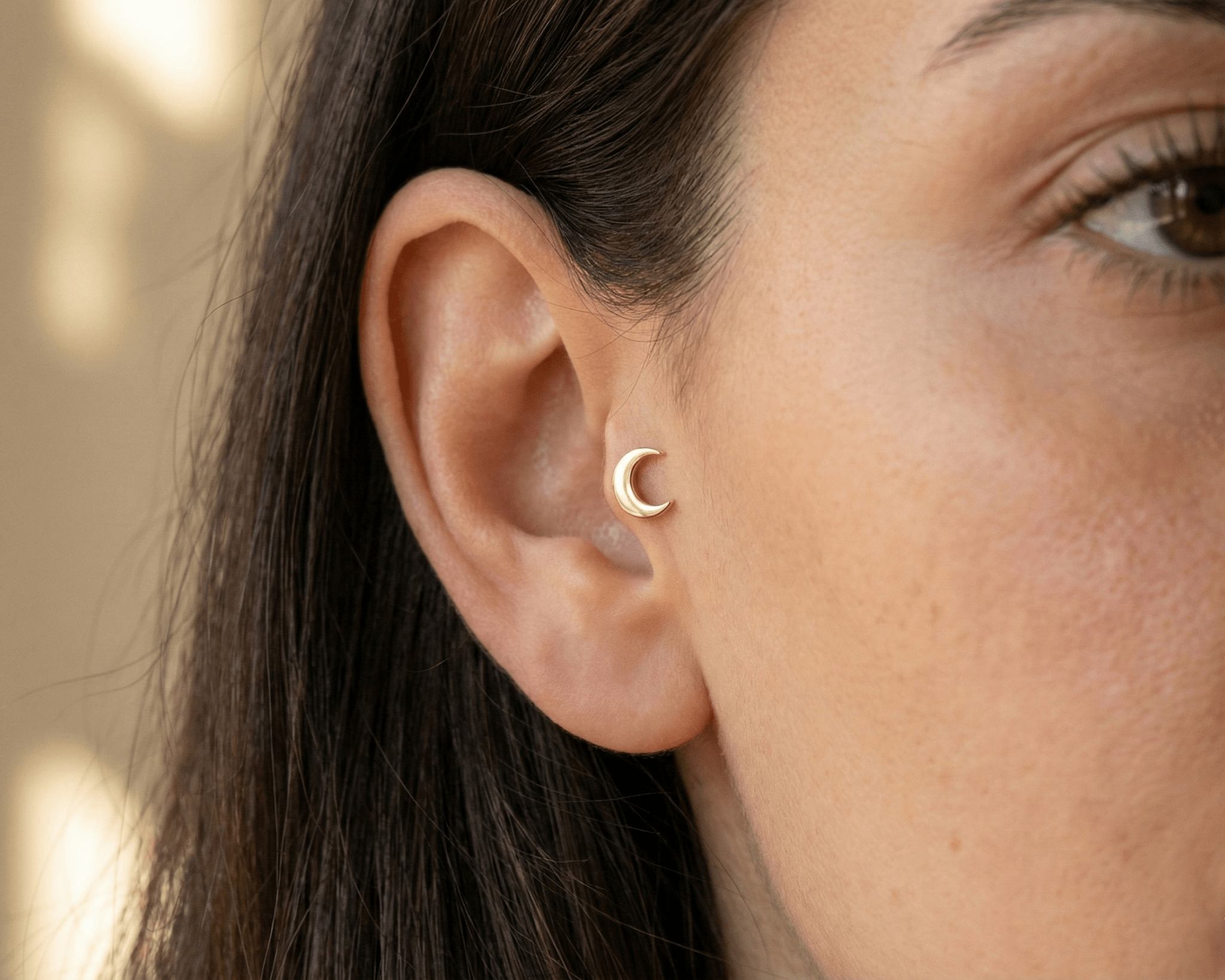 14K Guld Piercing Med Halvmånemotiv Och Elegant Minimalistisk Design - Noxlookjewelry
