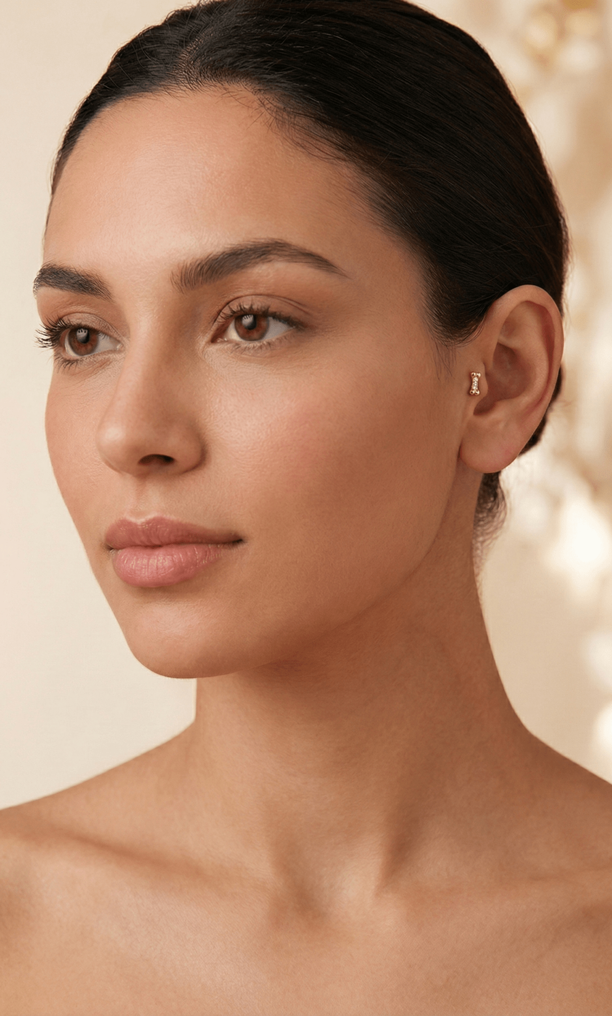 14K Guld Piercing Med Hundbenmotiv Och Tre Gnistrande Stenar - Noxlookjewelry