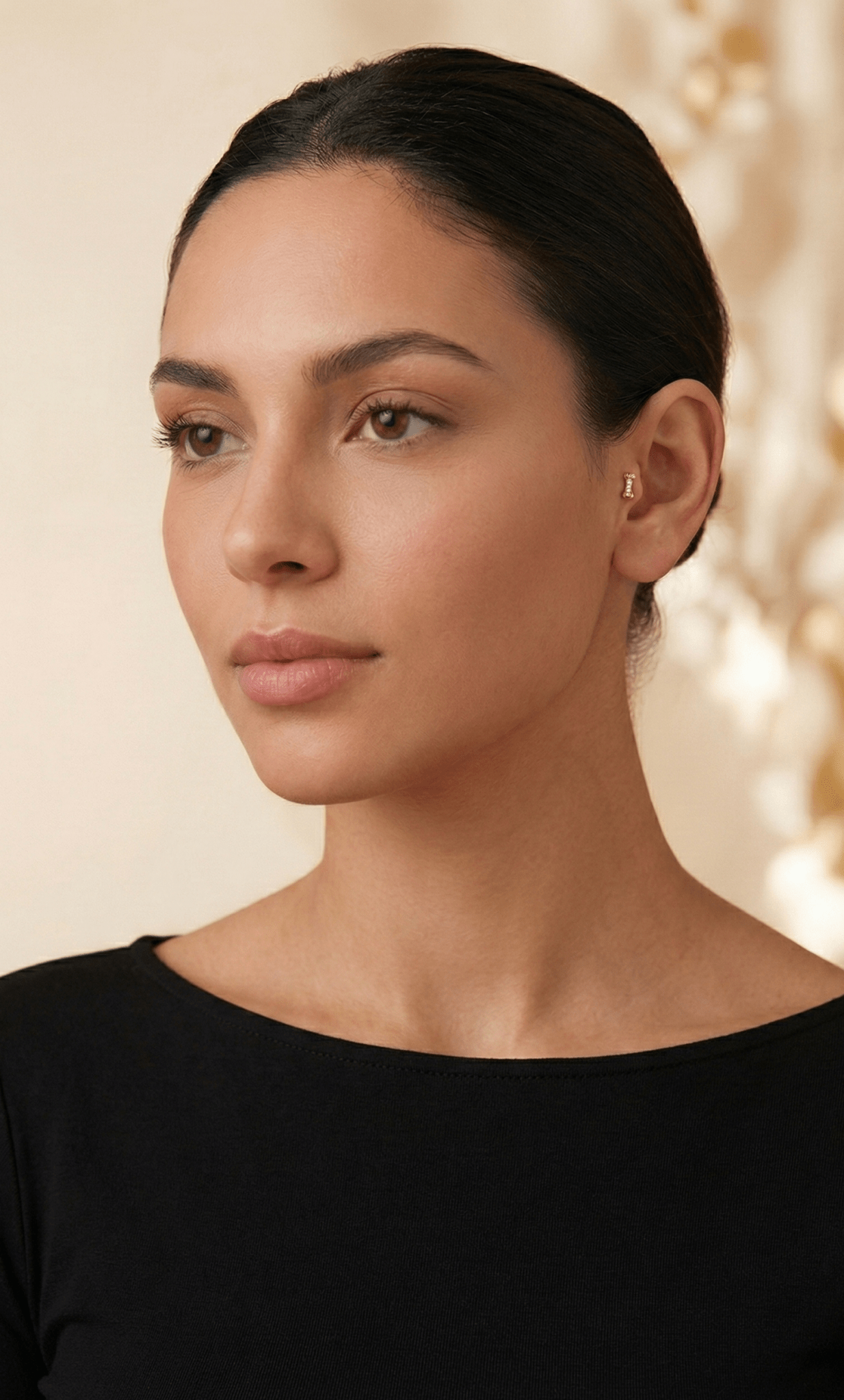 14K Guld Piercing Med Hundbenmotiv Och Tre Gnistrande Stenar - Noxlookjewelry