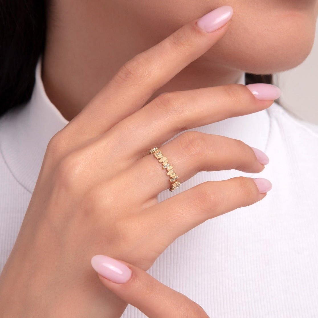 14K Guld Ring Dam med Små Stenar – Modern Elegant Guldring - Noxlookjewelry