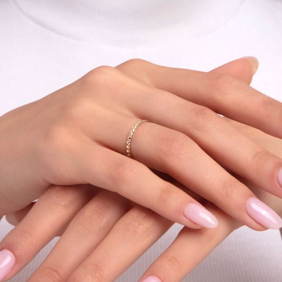 14K Guld Ring Dam – Texturerad Minimalistisk Guldring - Noxlookjewelry