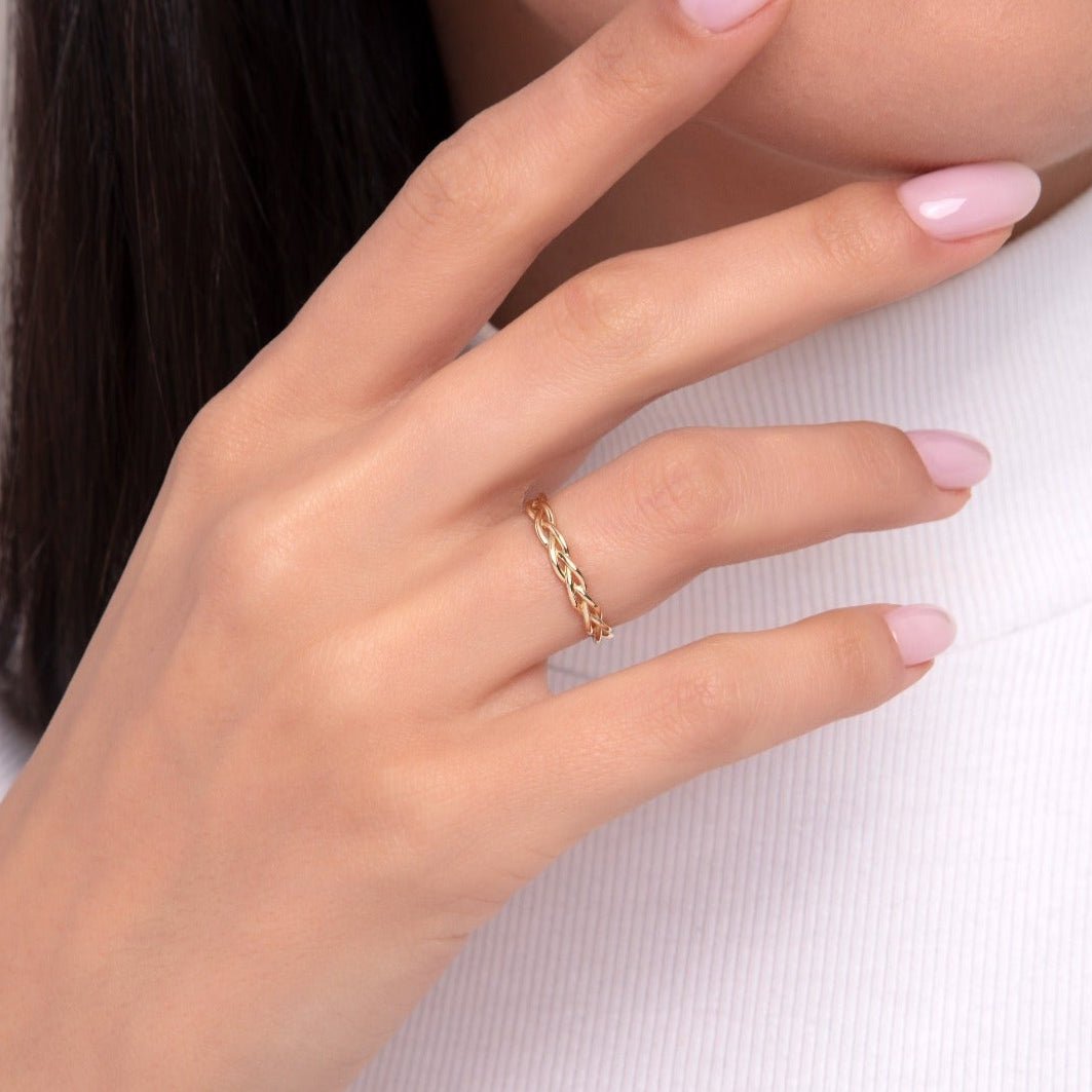 14K Guld Ring Dam – Tvinnad Flätad Guldring i Elegant Design - Noxlookjewelry