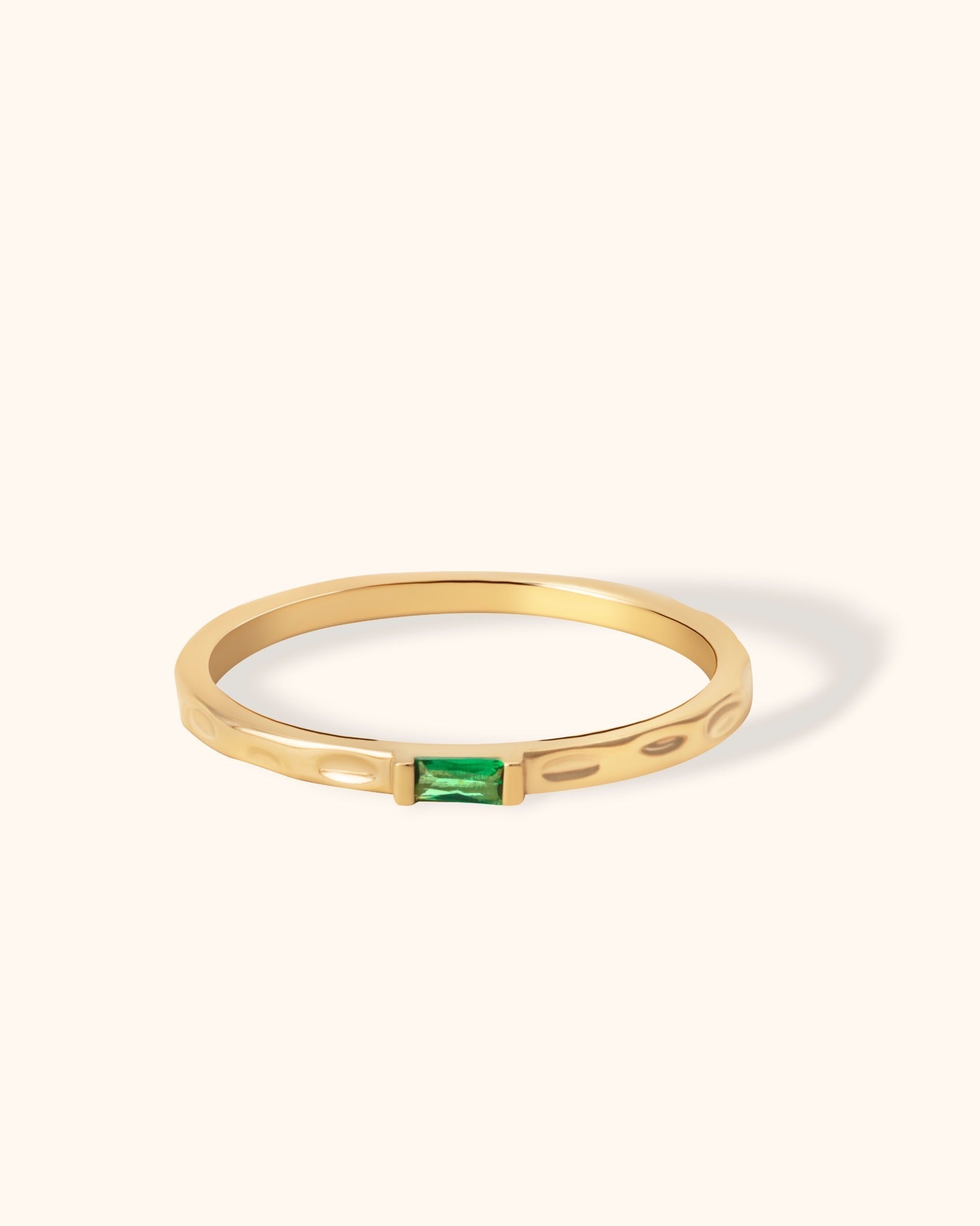 14K Guld Ring med Grön Sten för Dam – Tunn Elegant Guldring i Minimalistisk Design - Noxlookjewelry