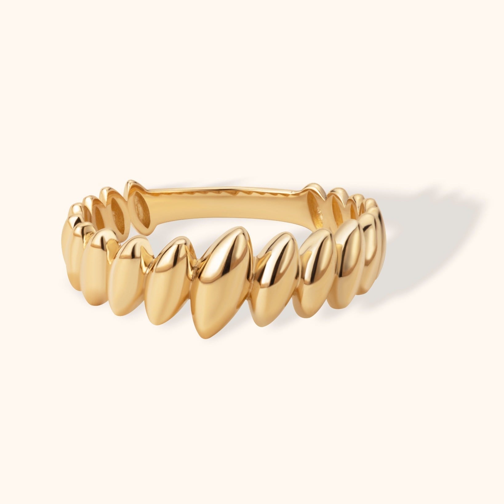 14K Guld Skulpterad Ring Dam – Elegant Stapelbar Guldring - Noxlookjewelry