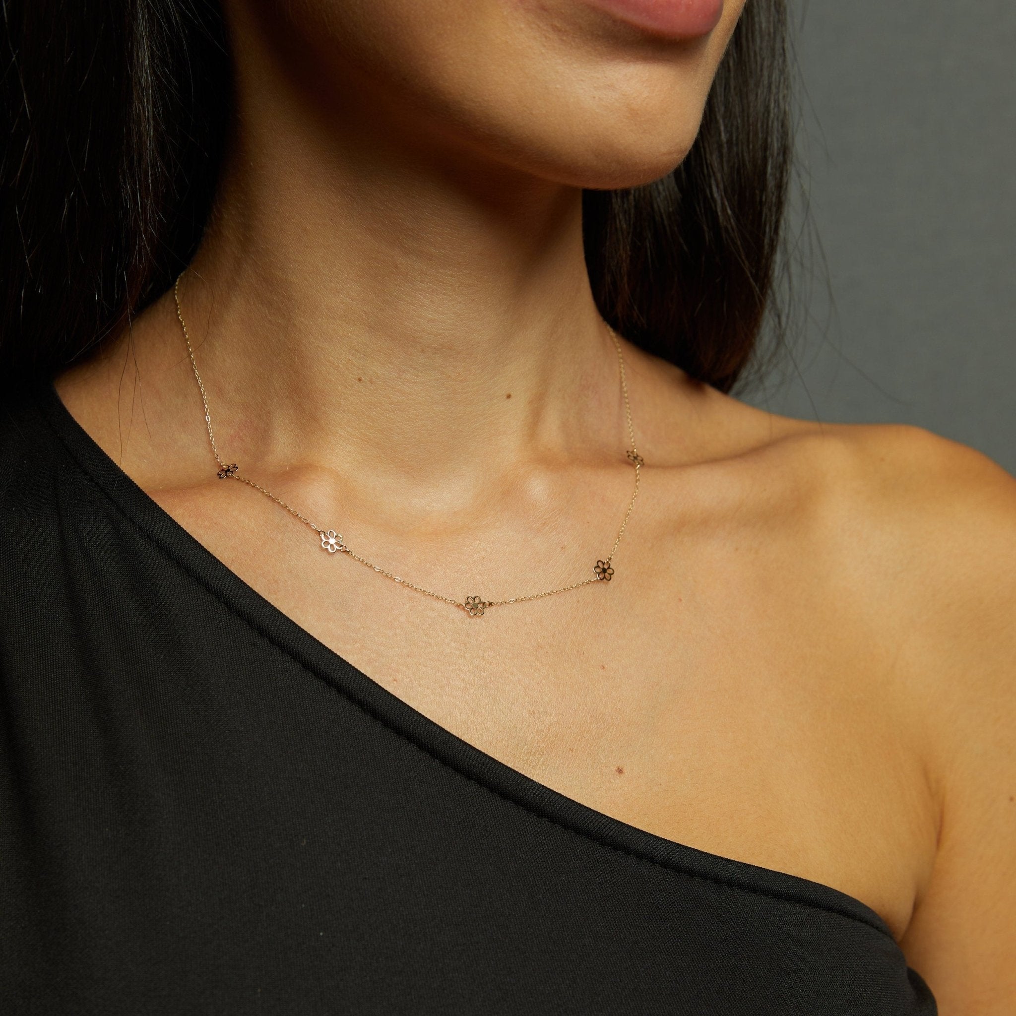 14K Guld Station Halsband med Utskurna Blommor - Elegant Minimalistisk Kedja för Damer - Noxlookjewelry