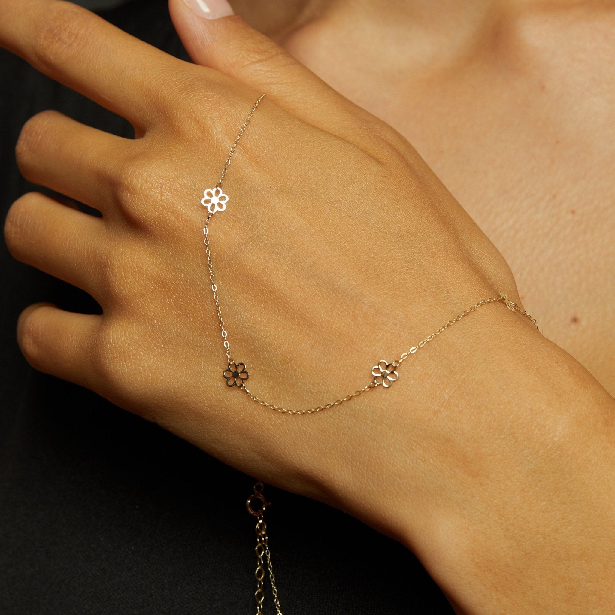14K Guld Station Halsband med Utskurna Blommor - Elegant Minimalistisk Kedja för Damer - Noxlookjewelry