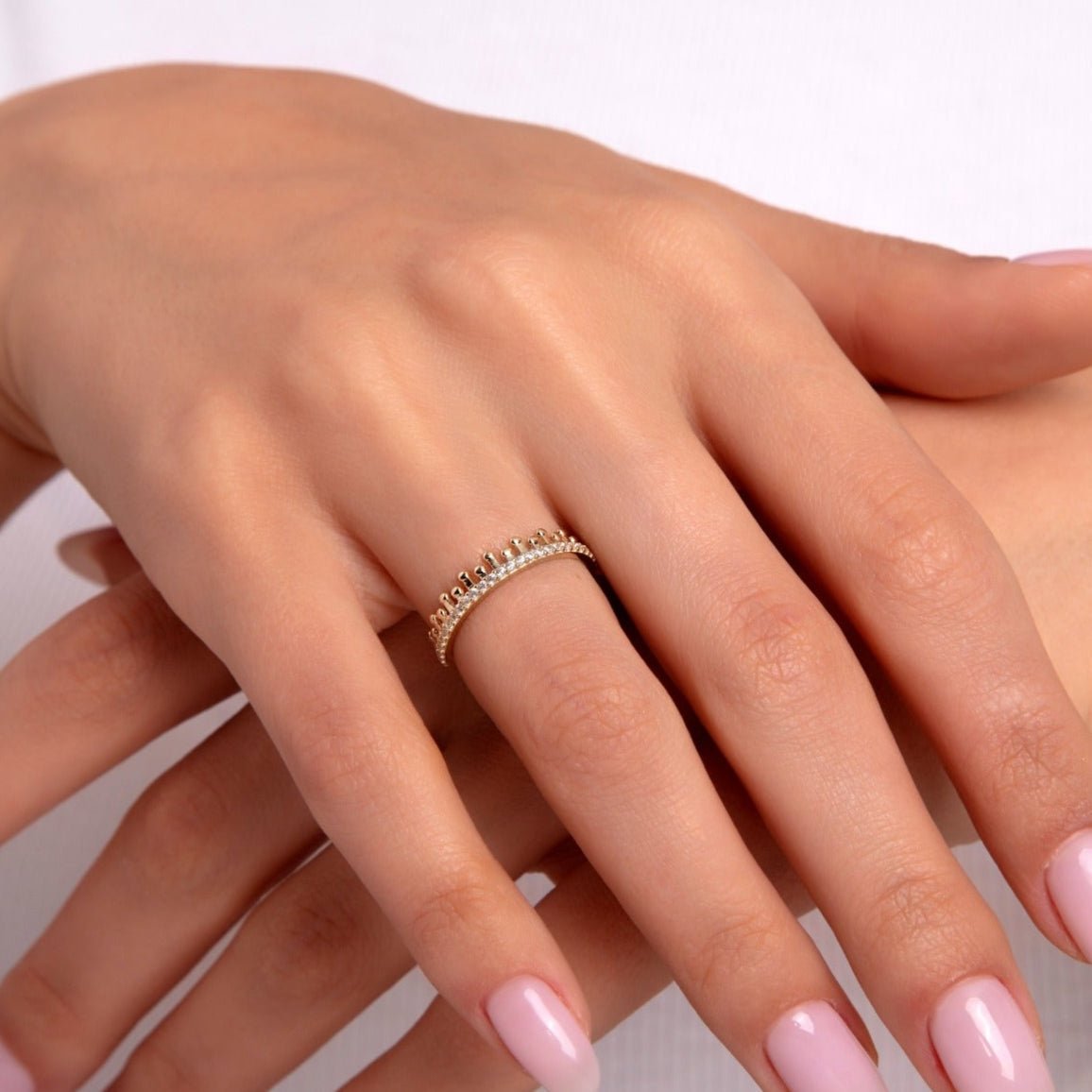 14K Guld Tiara Pavé Ring Dam – Elegant Kronformad Stapelbar Guldring - Noxlookjewelry