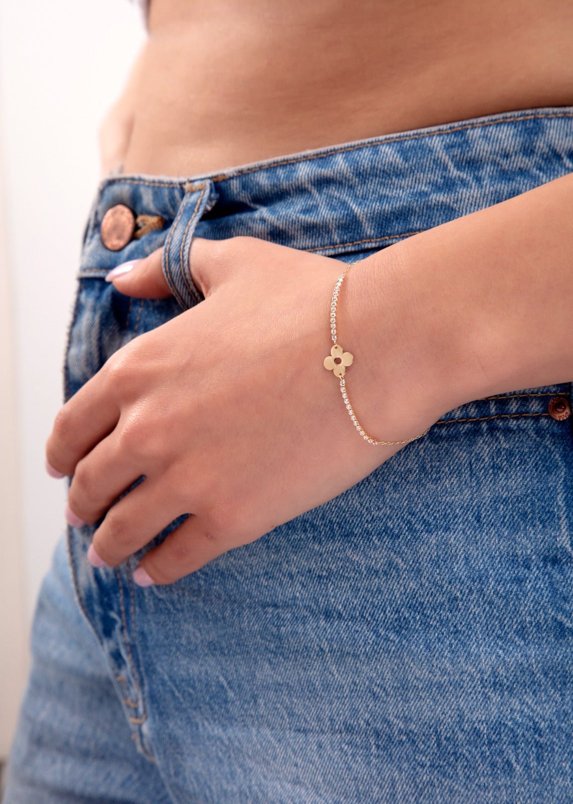 14K Guldarmband Dam Med Blommotiv Och Elegant Minimalistisk Design - Noxlookjewelry