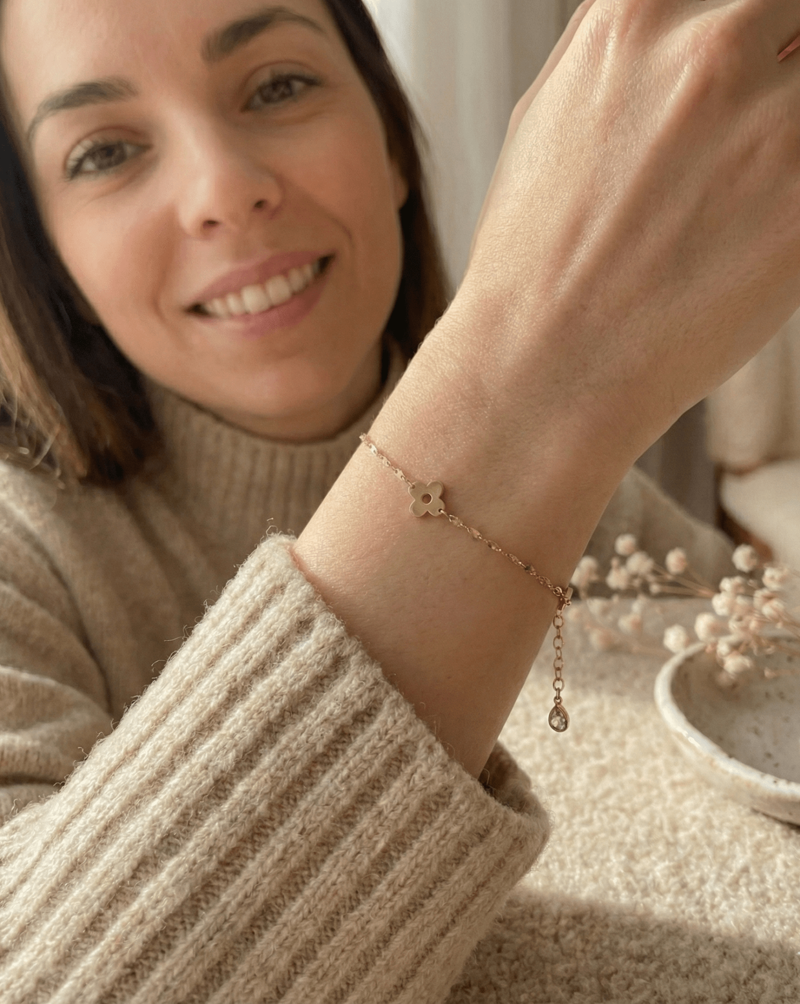 14K Guldarmband Dam Med Blommotiv Och Elegant Minimalistisk Stil - Noxlookjewelry