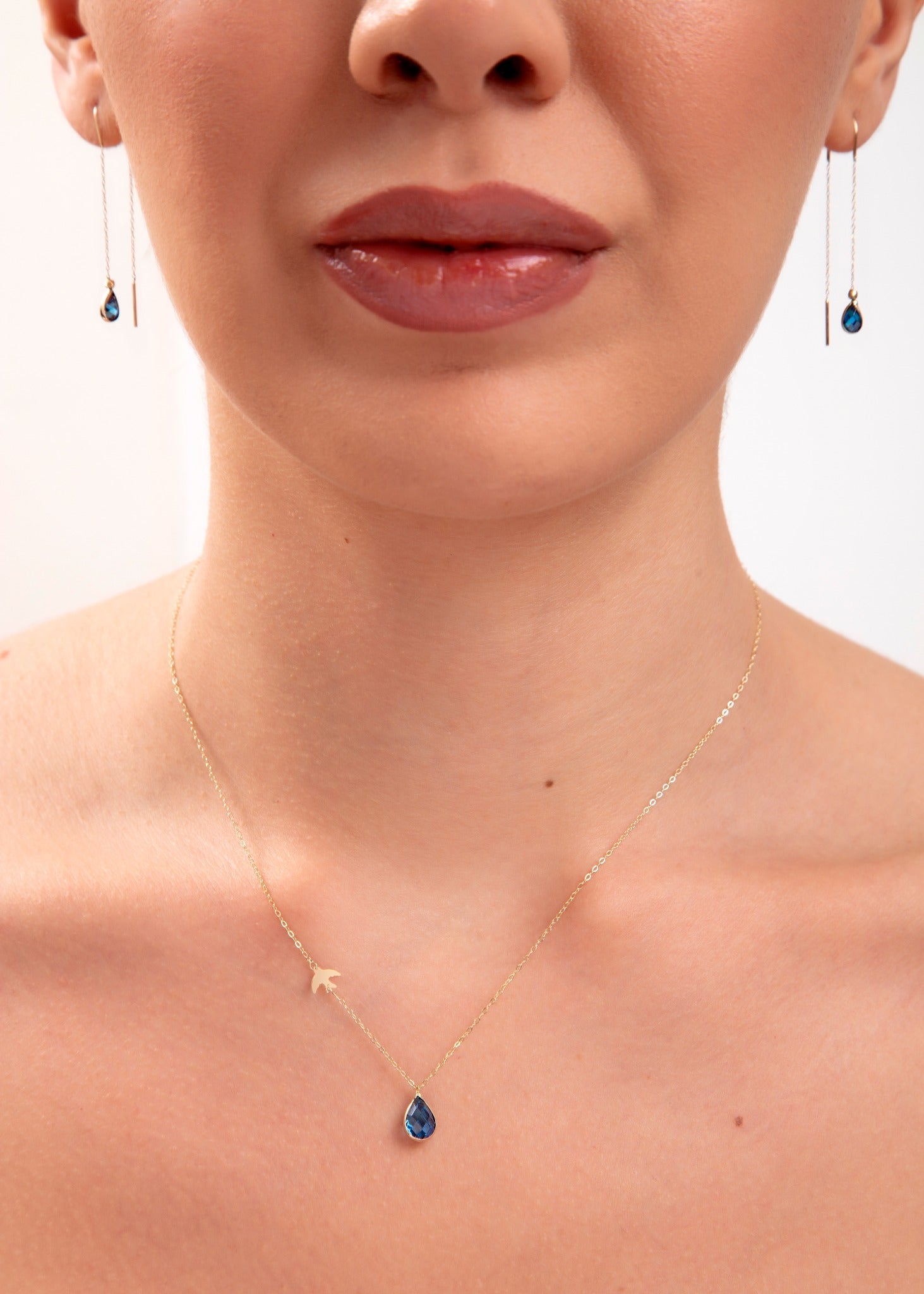 14K Guldhalsband Dam Med Blå Droppsten Och Fågel I Äkta Guld Elegant Halsband Med Sten - Noxlookjewelry