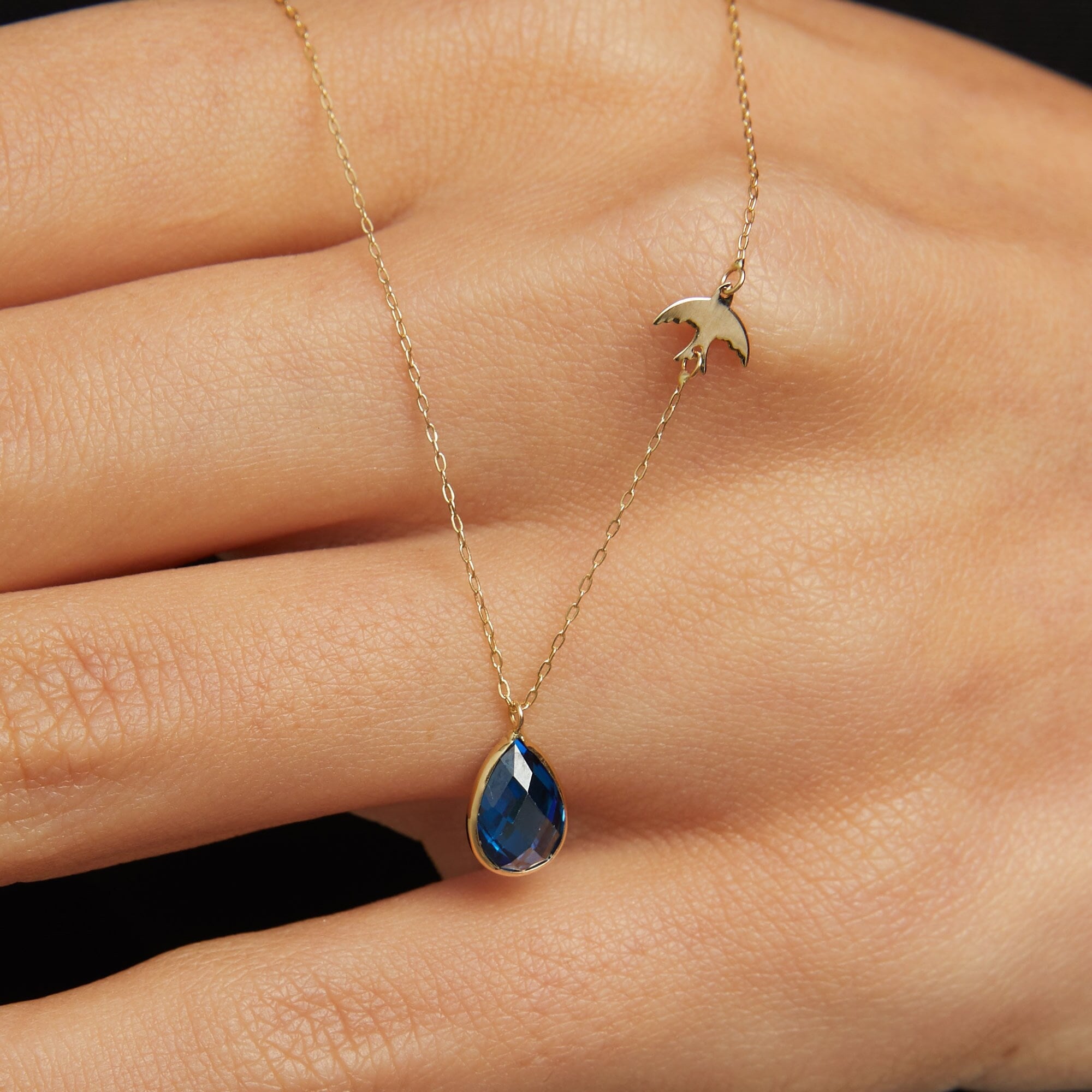 14K Guldhalsband Dam Med Blå Droppsten Och Fågel I Äkta Guld Elegant Halsband Med Sten - Noxlookjewelry