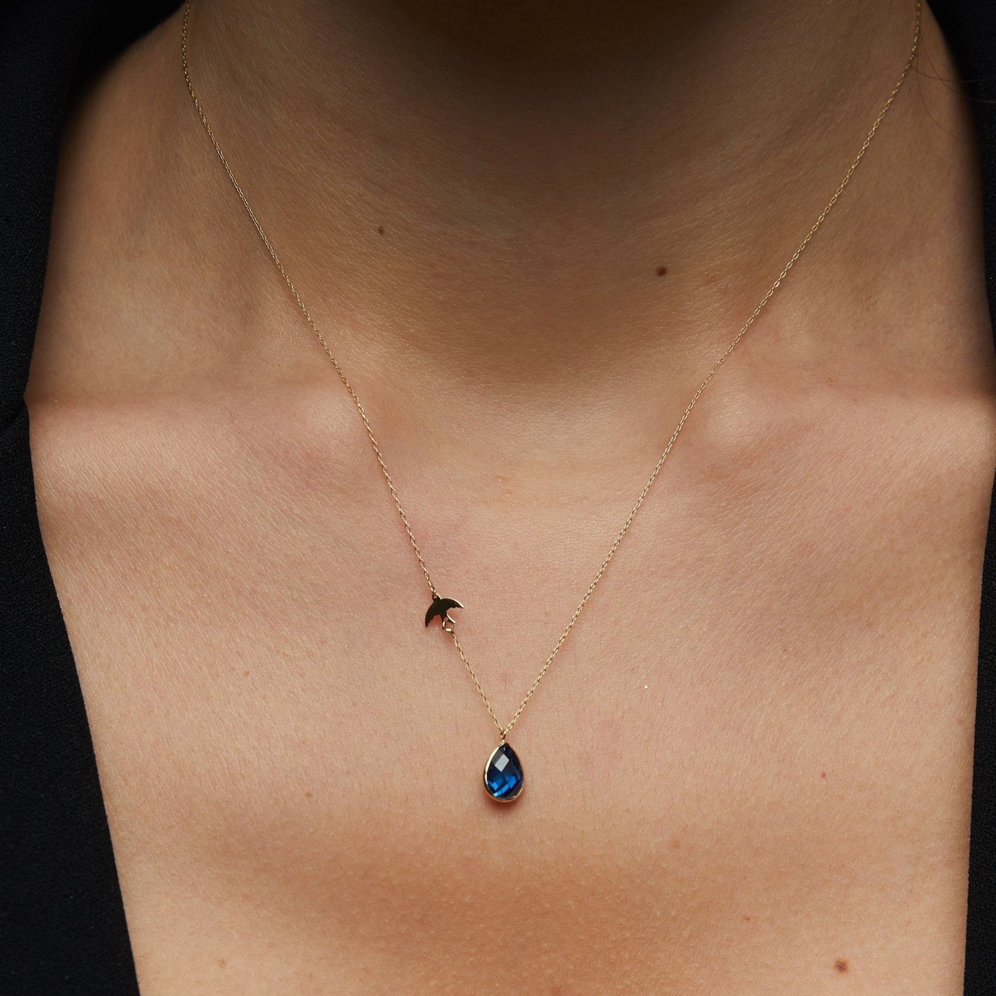 14K Guldhalsband Dam Med Blå Droppsten Och Fågel I Äkta Guld Elegant Halsband Med Sten - Noxlookjewelry