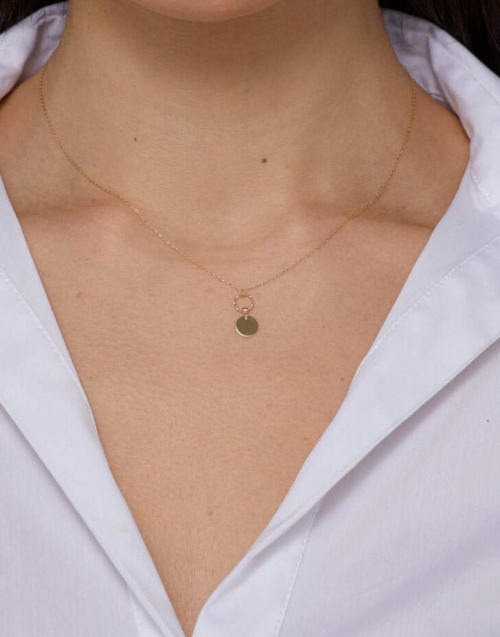 14K Guldhalsband Dam Med Bokstav Personligt Halsband I Äkta Guld Med Graverad Initial - Noxlookjewelry