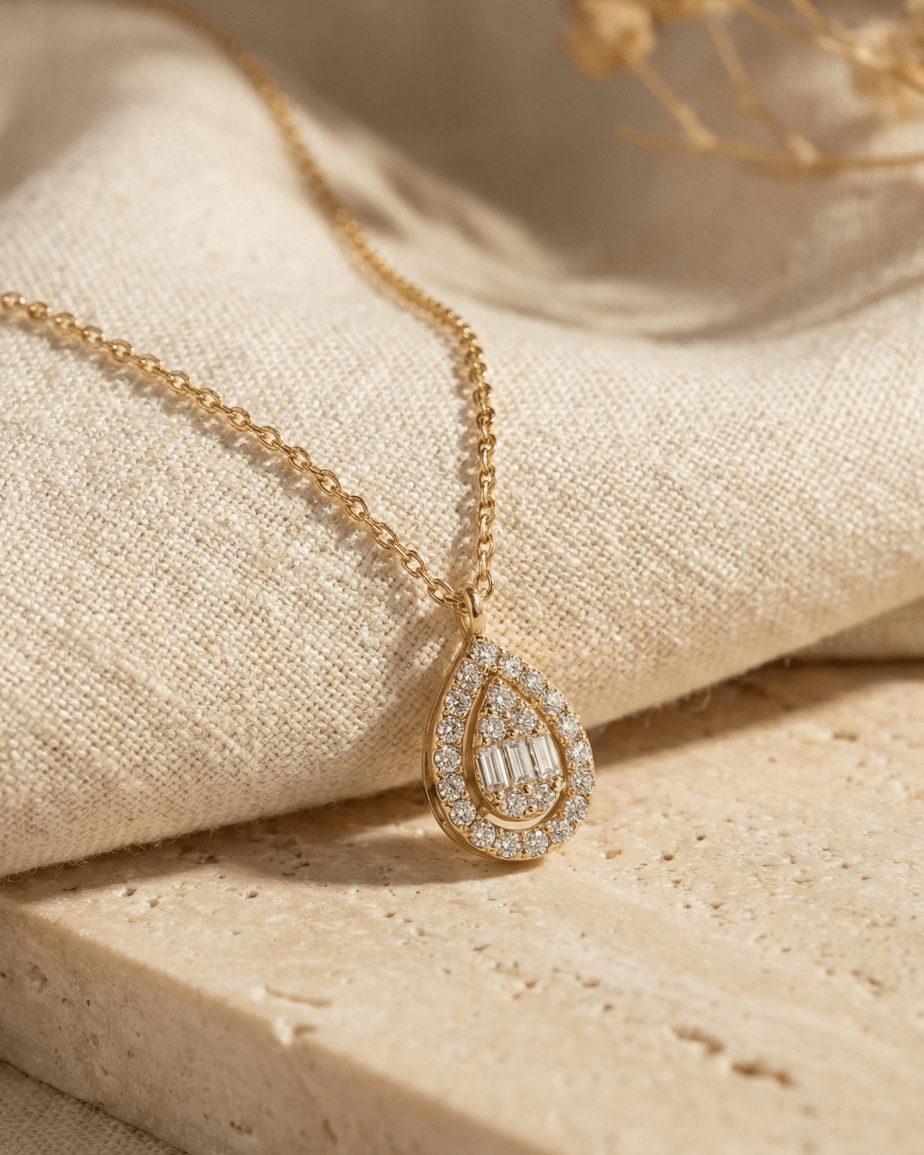 14K Guldhalsband Dam Med Droppformad Pendant Och Elegant Lyxig Design - Noxlookjewelry