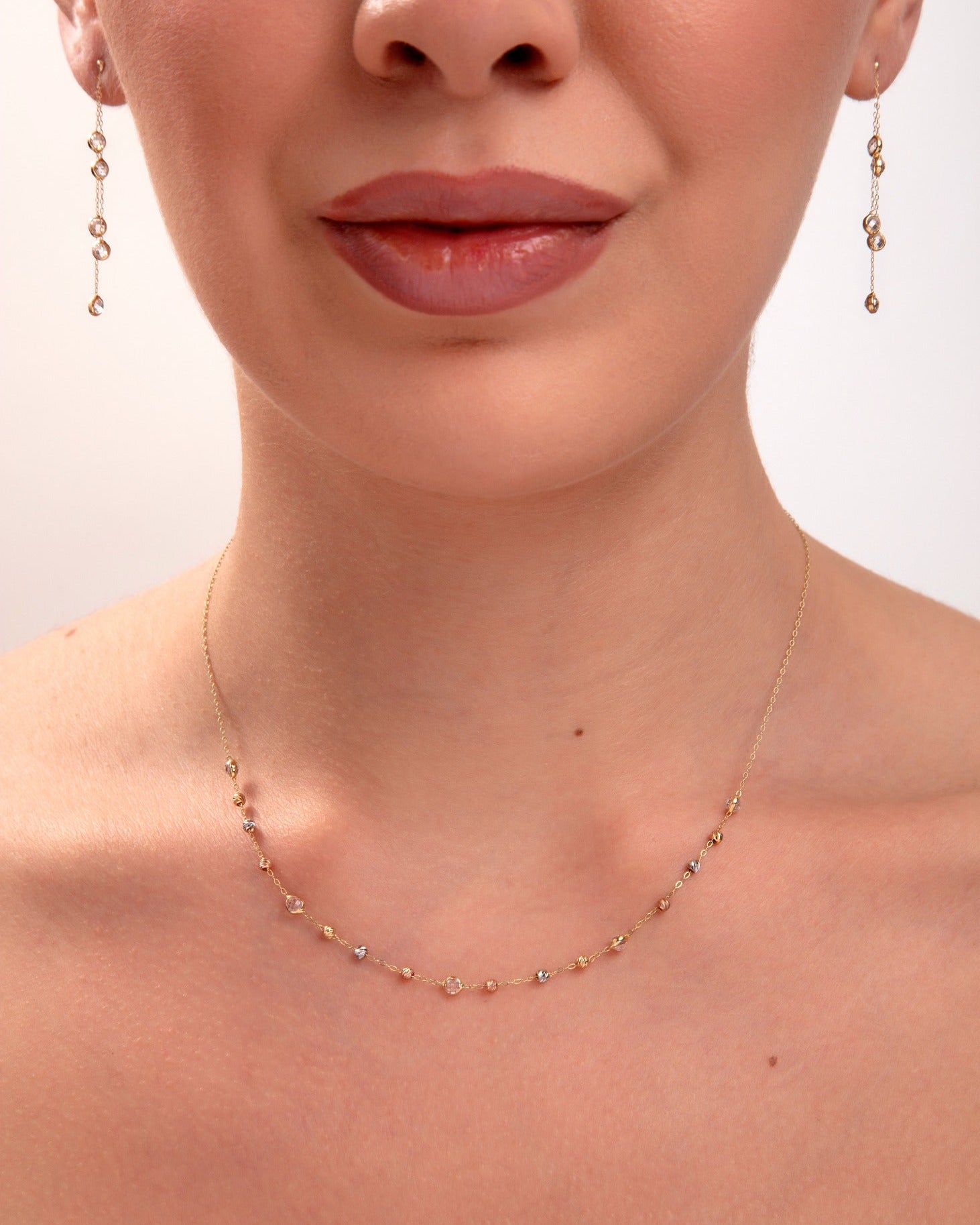 14K Guldhalsband Dam Med Flerfärgade Detaljer Och Elegant Minimalistisk Stil - Noxlookjewelry