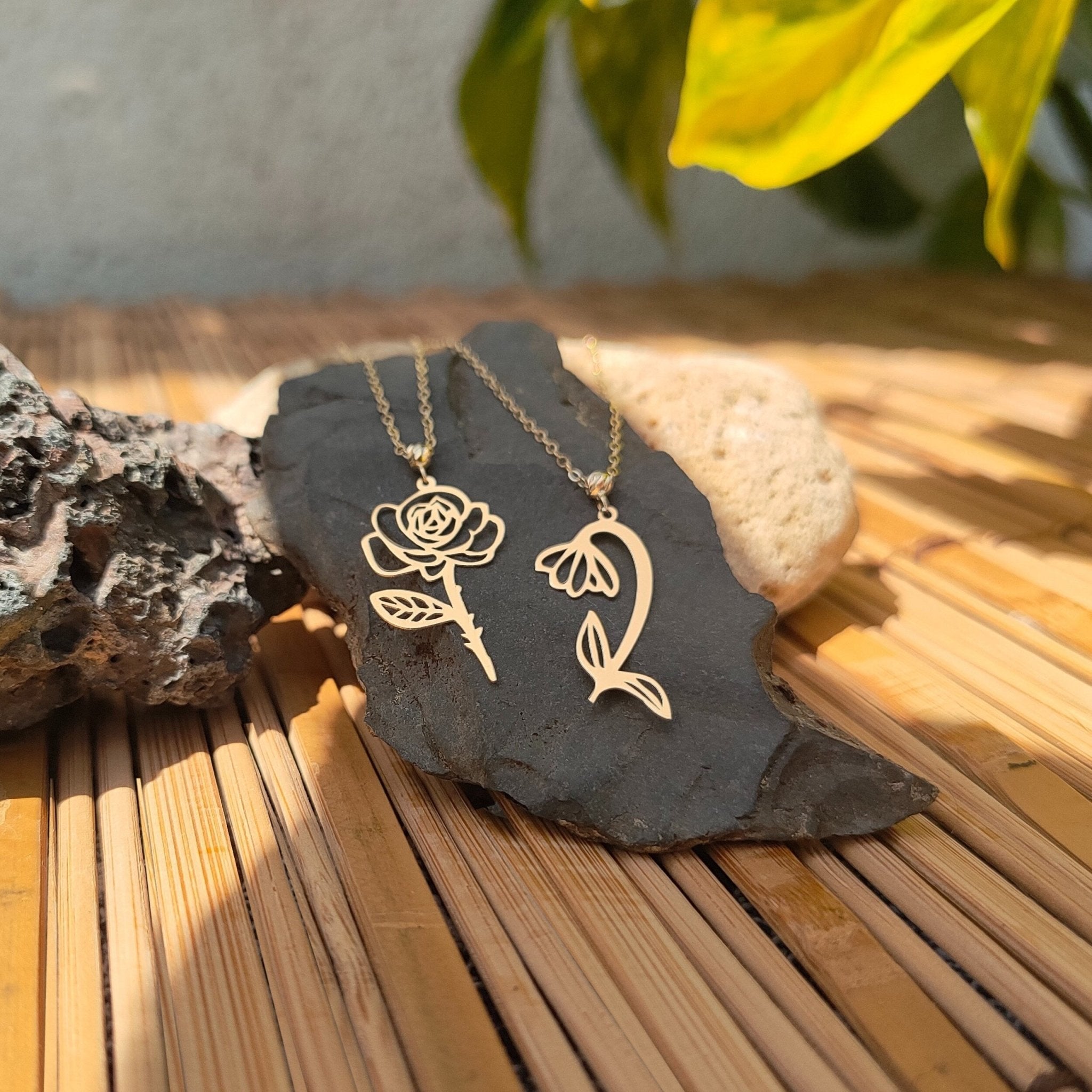 14K Guldhalsband Dam Med Födelseblomma Personligt Halsband i Äkta Guld - Noxlookjewelry