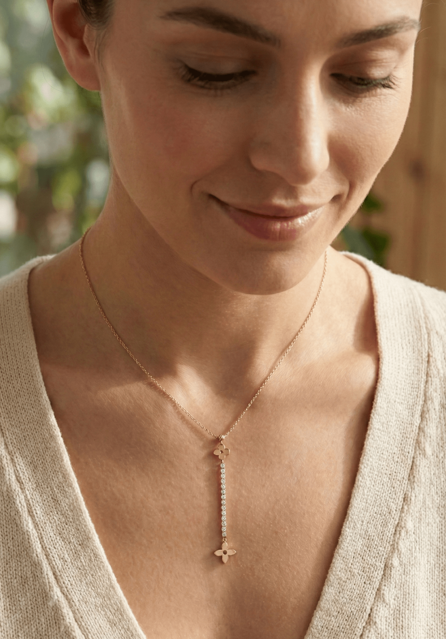 14K Guldhalsband Dam Med Hängande Blommotiv Och Elegant Design - Noxlookjewelry
