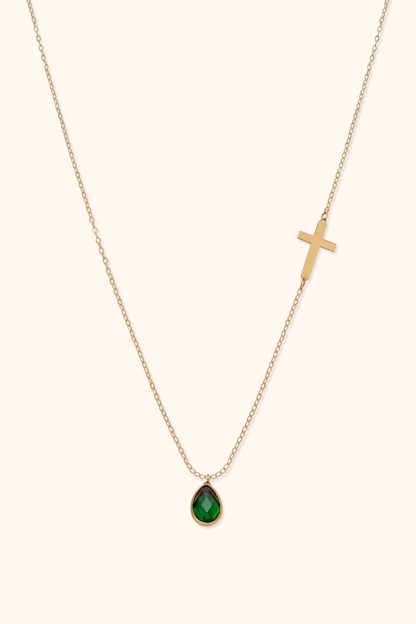 14K Guldhalsband Dam Med Kors Och Grön Droppformad Pendant I Elegant Design - Noxlookjewelry